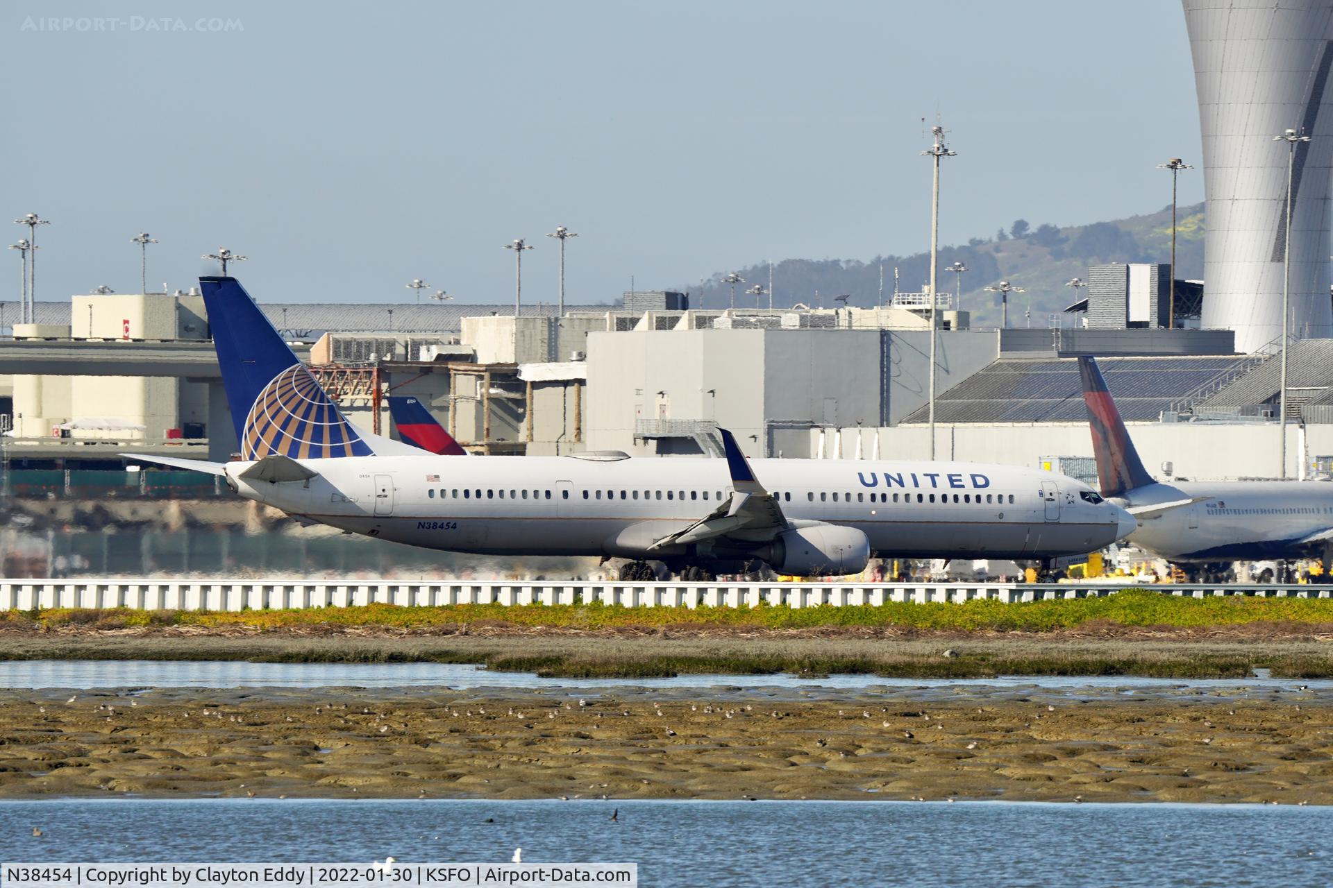 N38454, 2012 Boeing 737-924/ER C/N 31640, SFO 2022.