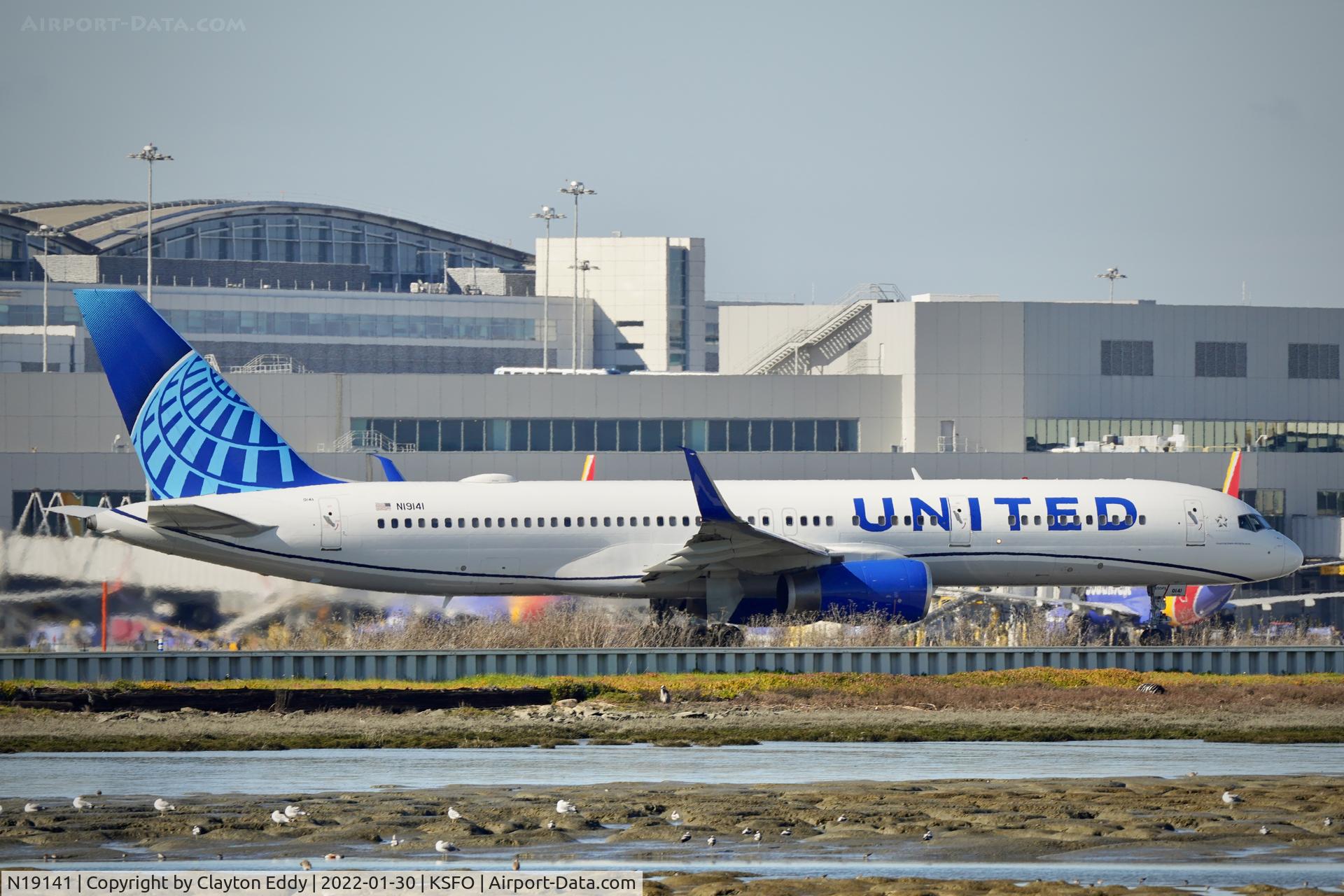 N19141, 2000 Boeing 757-224 C/N 30354, SFO 2021.