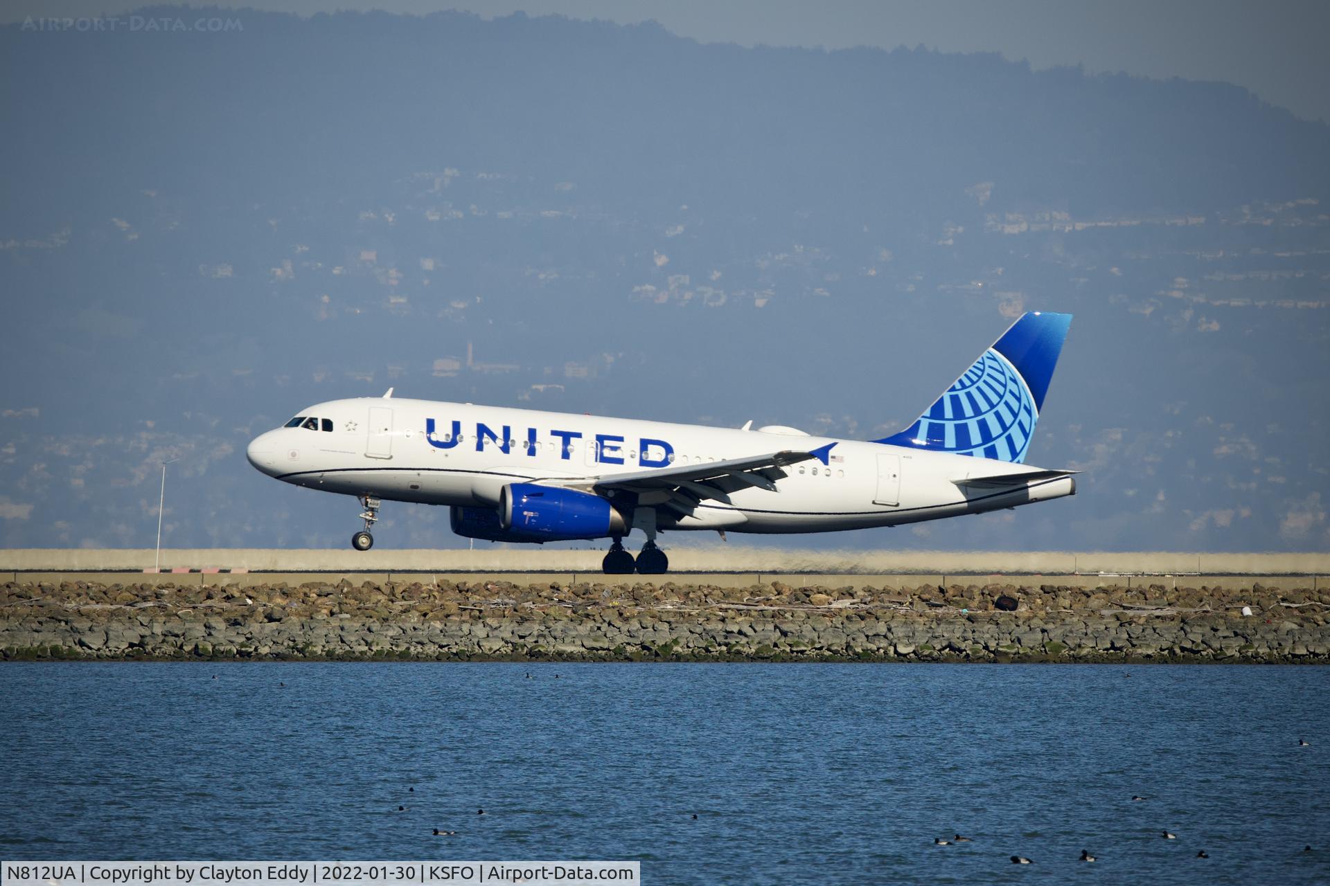 N812UA, 1998 Airbus A319-131 C/N 850, SFO 2022.
