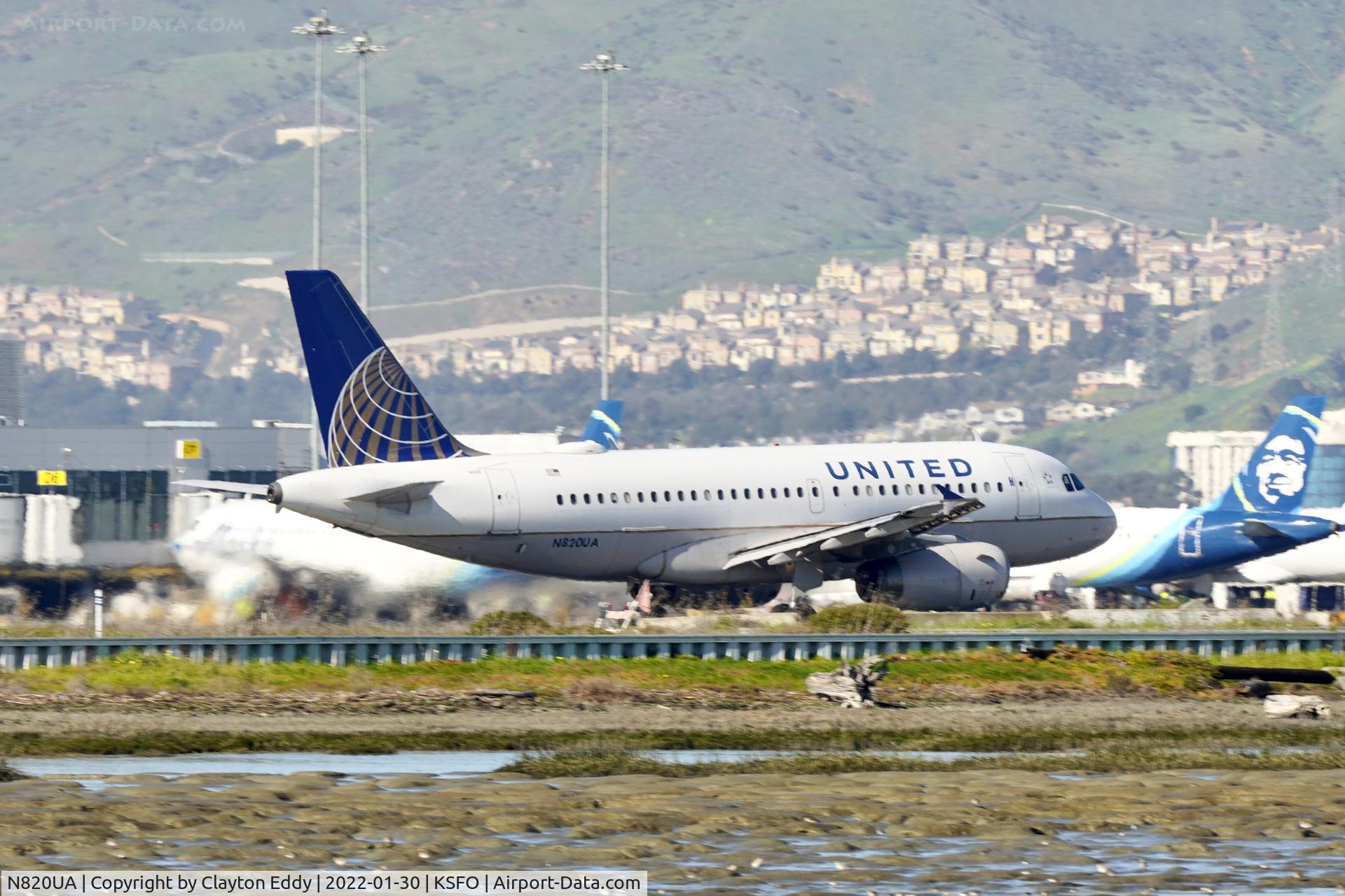 N820UA, 1998 Airbus A319-131 C/N 898, SFO 2022.