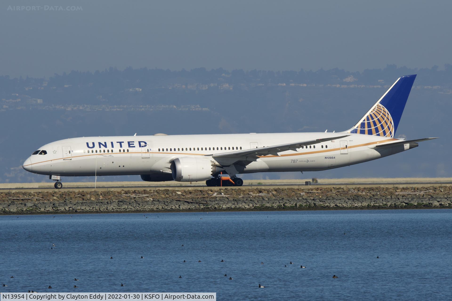 N13954, 2015 Boeing 787-9 Dreamliner C/N 36405, SFO 2022.