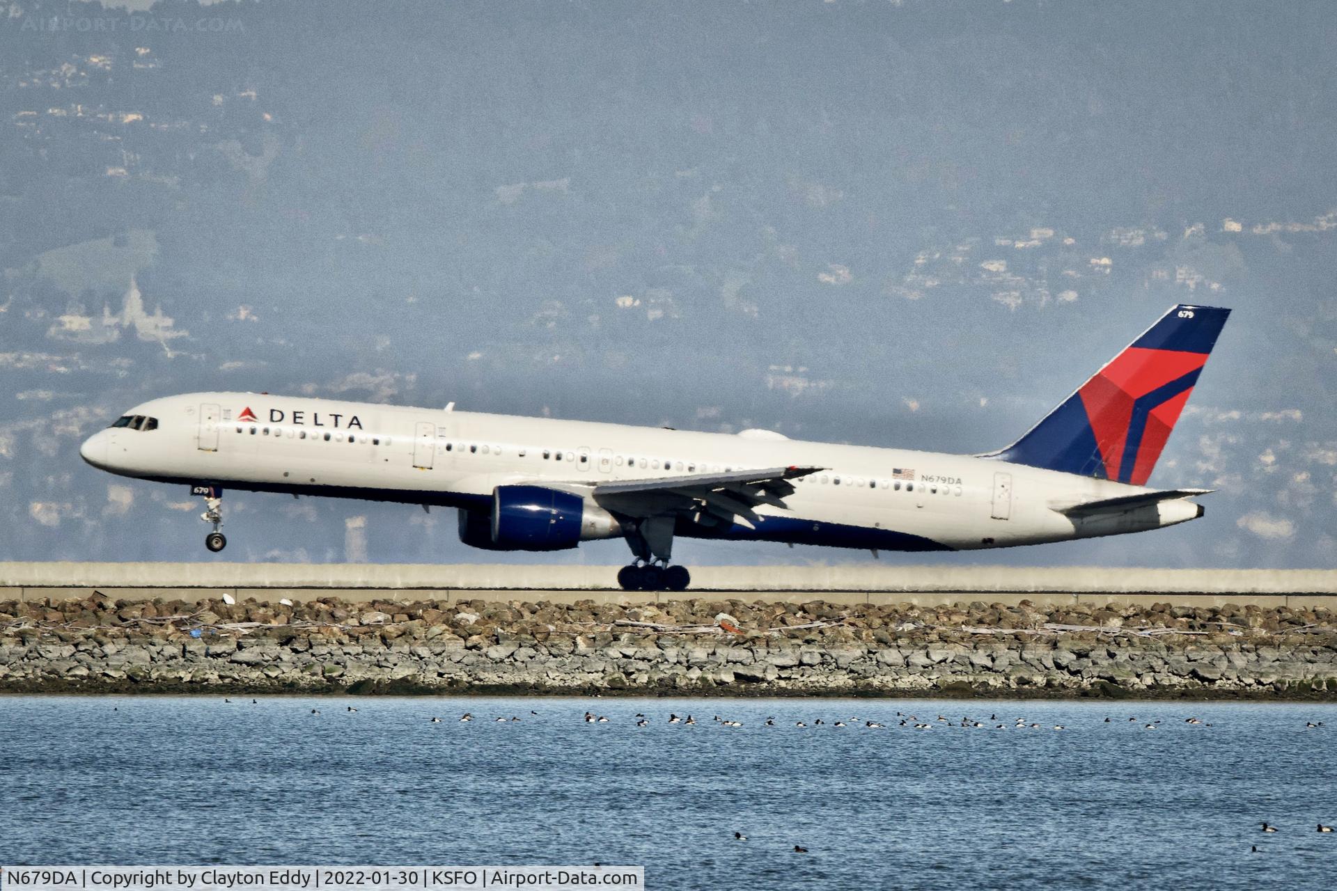 N679DA, 1992 Boeing 757-232 C/N 26955, SFO 2022.