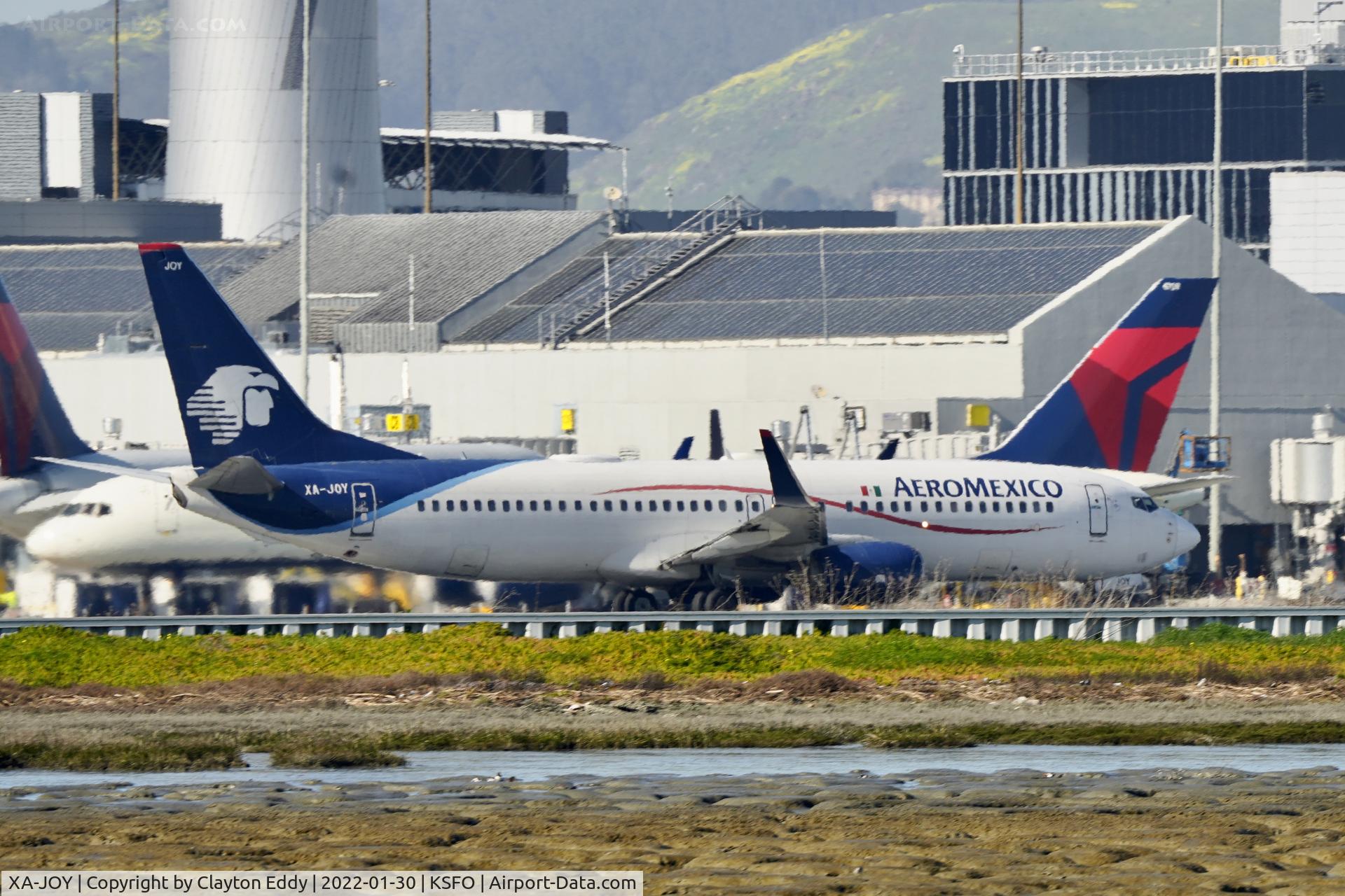 XA-JOY, 2007 Boeing 737-852 C/N 35121-2327, SFO 2022.