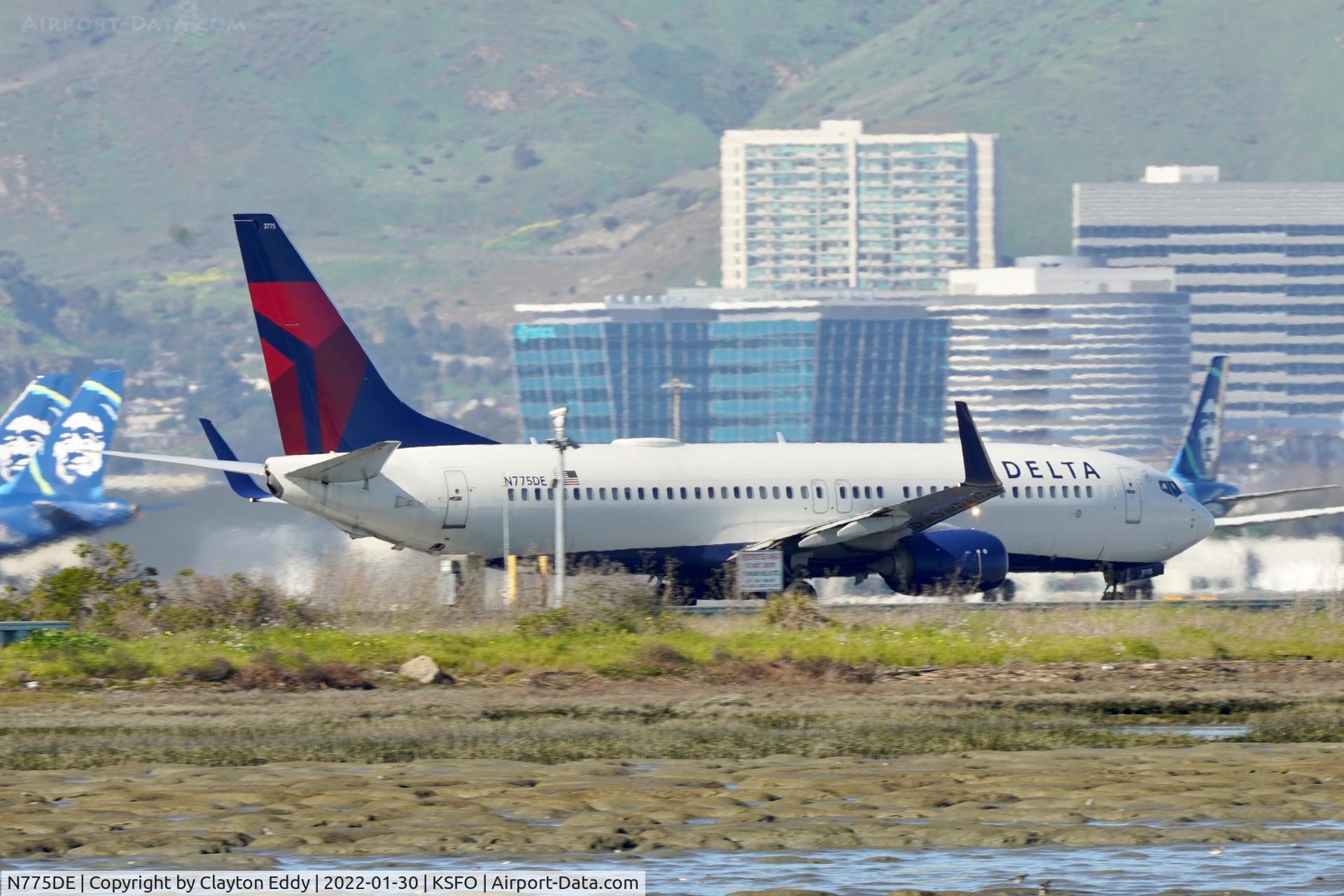 N775DE, 2013 Boeing 737-8EH C/N 39620, SFO 2022.