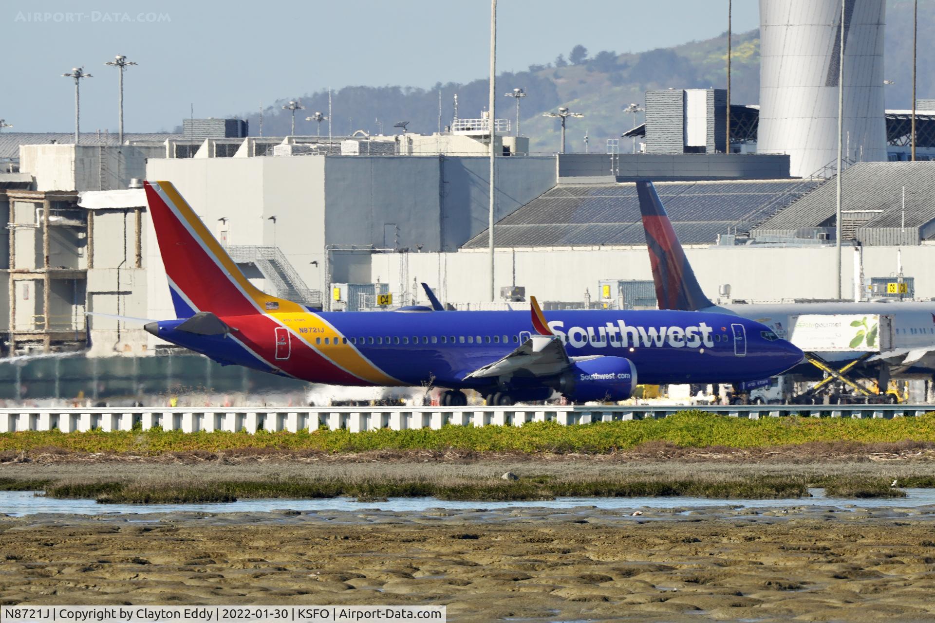 N8721J, 2018 Boeing 737-8 MAX C/N 42548, SFO 2022.