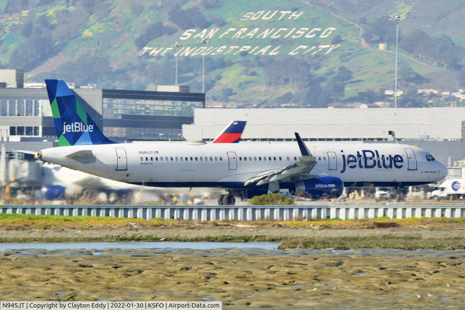 N945JT, 2014 Airbus A321-231 C/N 6390, SFO 2022.
