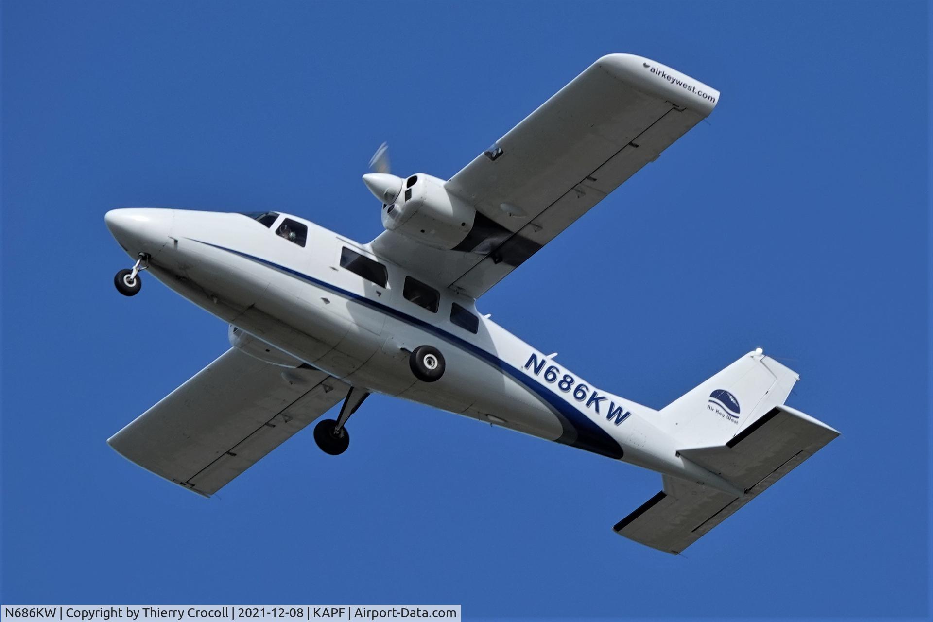 N686KW, Vulcanair P-68C C/N 364, Taking off at Naples Airport, FL