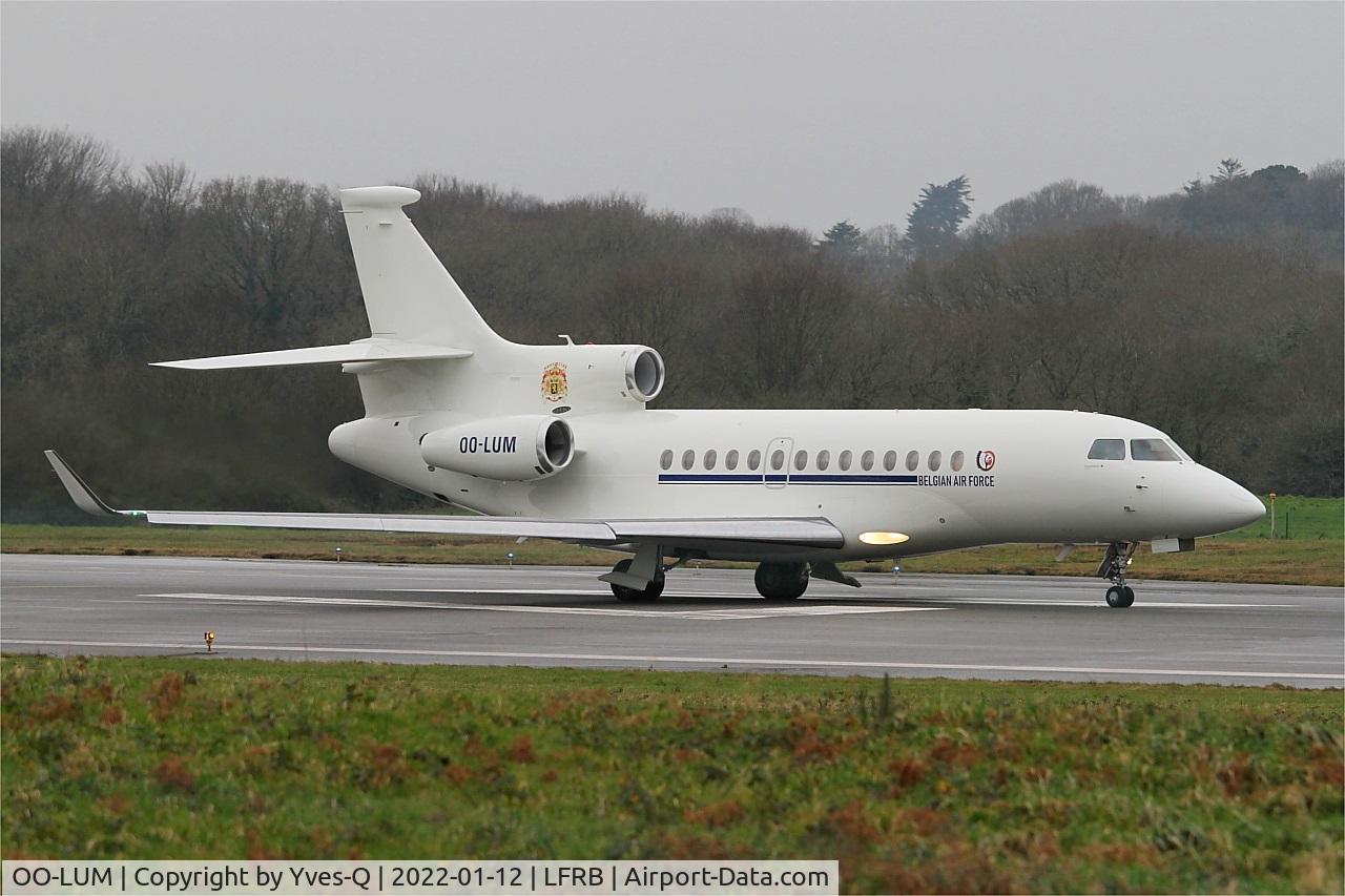 OO-LUM, 2007 Dassault Falcon 7X C/N 004, Dassault Falcon 7X, Take off run rwy 07R, Brest-Bretagne airport (LFRB-BES)