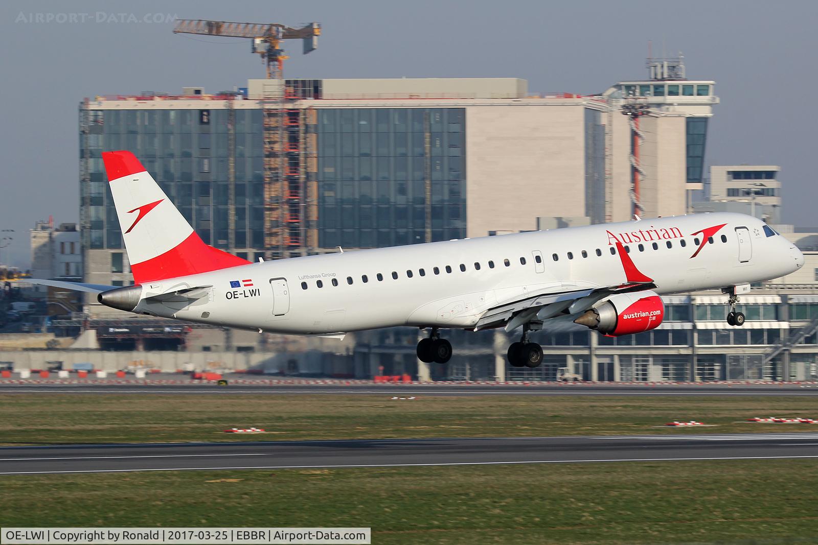 OE-LWI, 2011 Embraer 195LR (ERJ-190-200LR) C/N 19000500, at bru