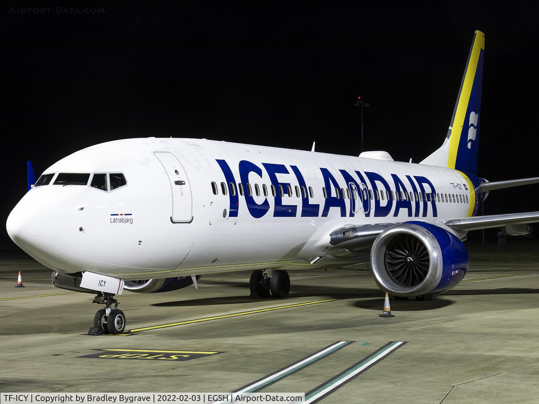 TF-ICY, 2018 Boeing 737-8 MAX C/N 44354, On stand after a repaint