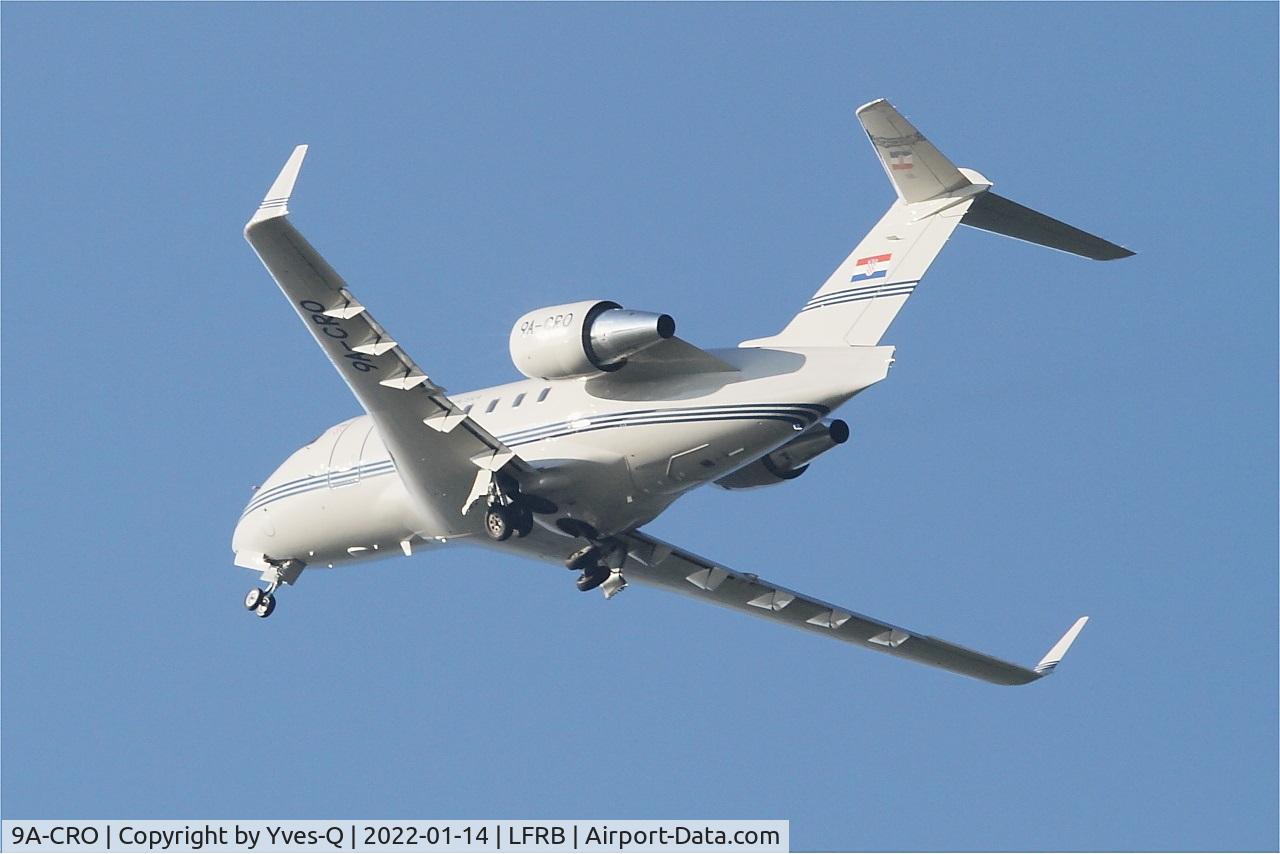 9A-CRO, 1996 Canadair Challenger 604 (CL-600-2B16) C/N 5322, Canadair Challenger 604, Climbing from rwy 25L, Brest-Bretagne airport (LFRB-BES)