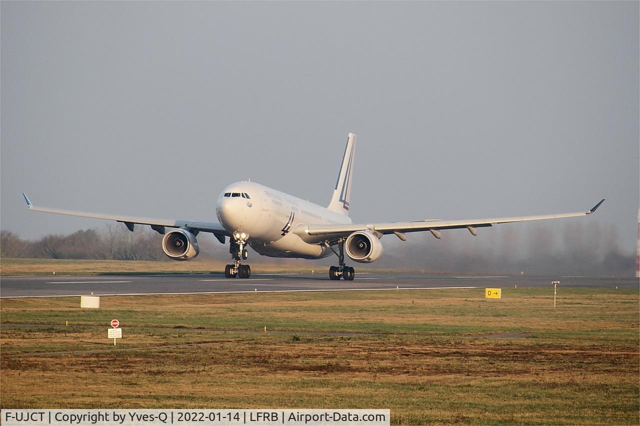 F-UJCT, 2015 Airbus A330-243 C/N 1657, Airbus A330-200, Take off rwy 25L, Brest-Bretagne airport (LFRB-BES)