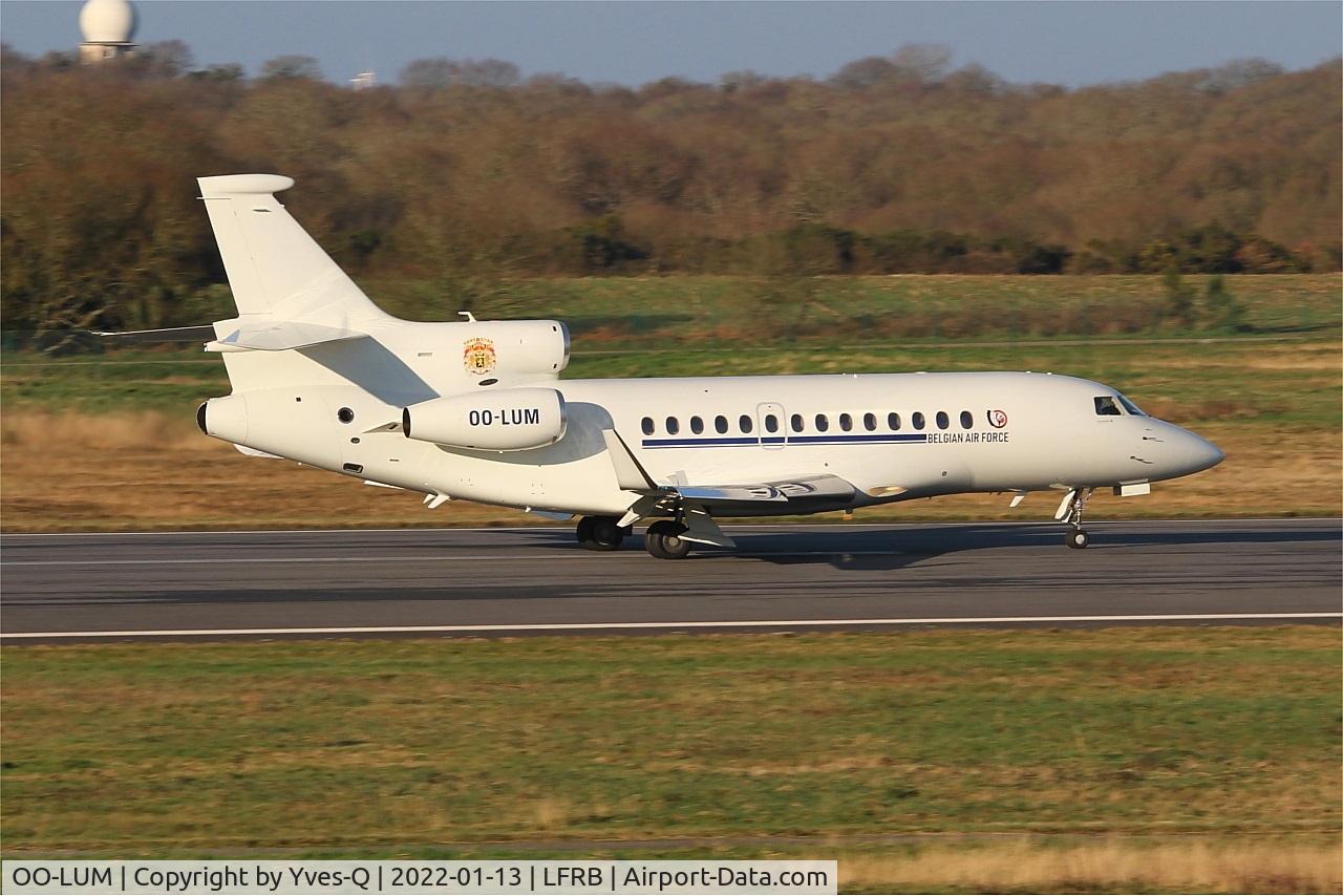 OO-LUM, 2007 Dassault Falcon 7X C/N 004, Dassault Falcon 7X, Take off run rwy 07R, Brest-Bretagne airport (LFRB-BES)