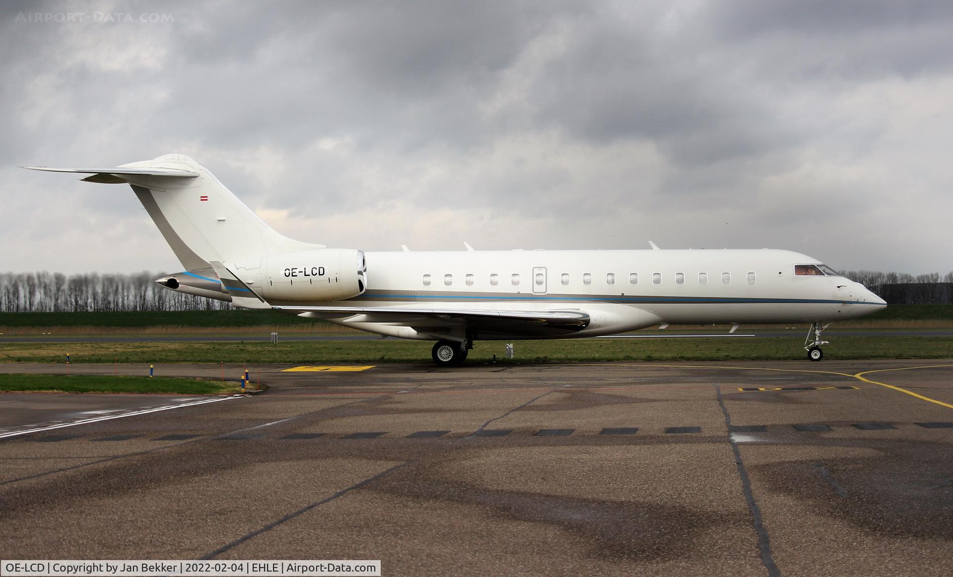 OE-LCD, 2008 Bombardier BD-700-1A10 Global Express XRS C/N 9250, Lelystad Airport. For a new livery by Satys