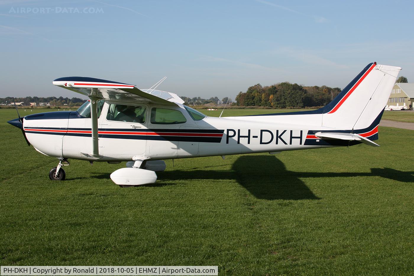 PH-DKH, Cessna 172P C/N 17275655, at ehmz