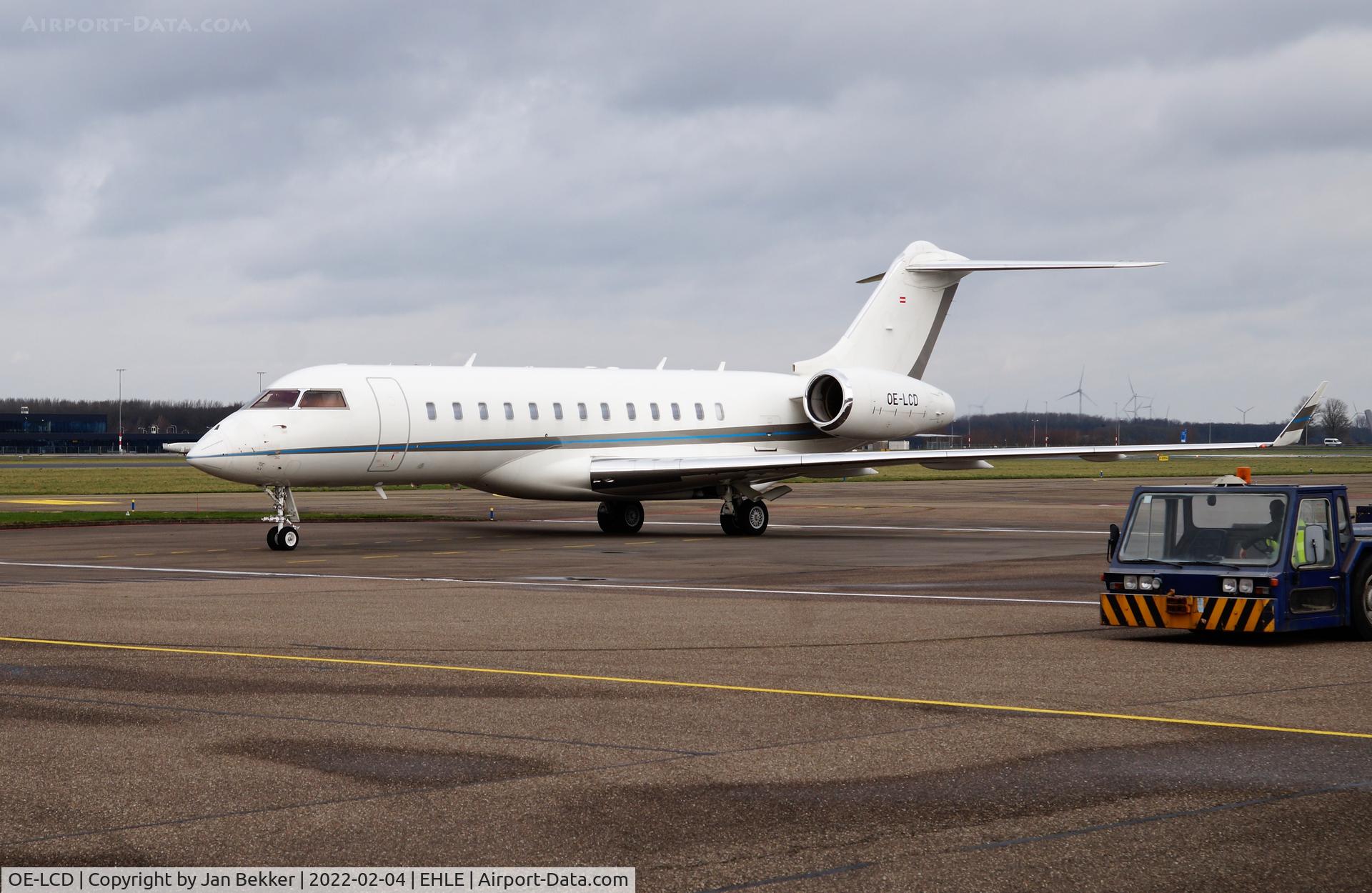 OE-LCD, 2008 Bombardier BD-700-1A10 Global Express XRS C/N 9250, Lelystad Airport. Customer for Satys Aircraft Paint Company to get a new livery