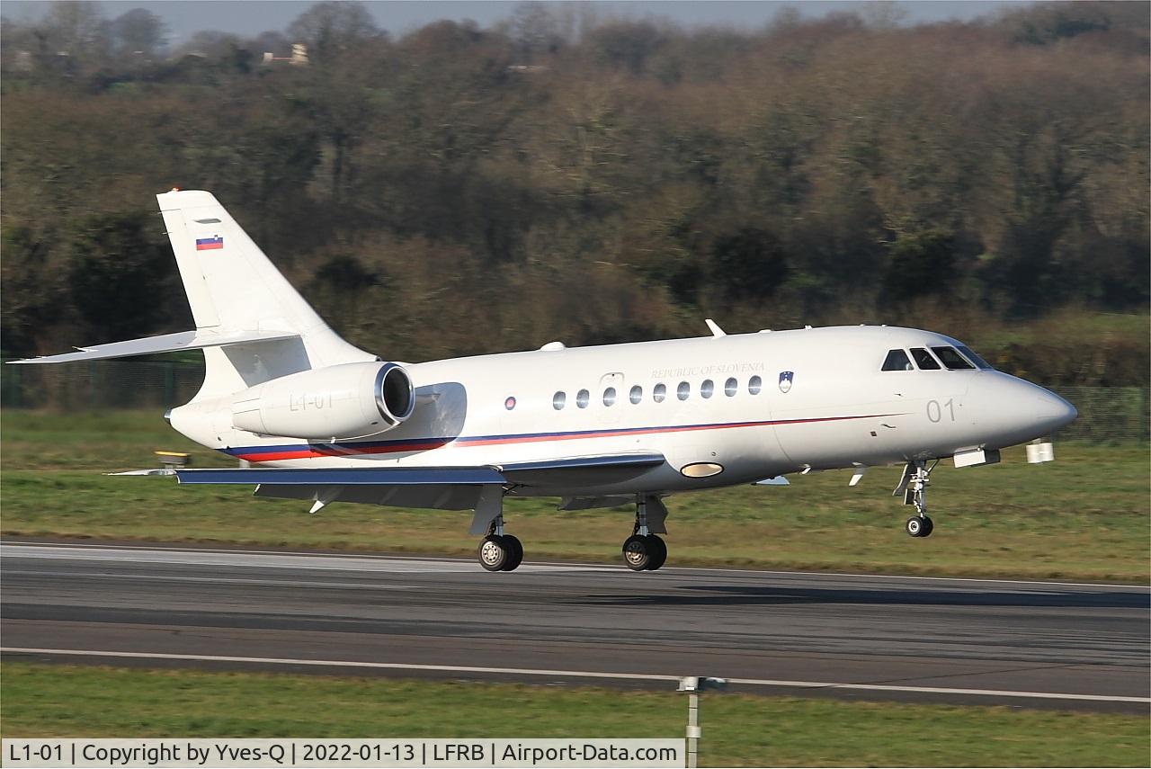 L1-01, 2003 Dassault Falcon 2000EX C/N 15, Dassault Falcon 2000EX, Landing rwy 07R, Brest-Bretagne airport (LFRB-BES)