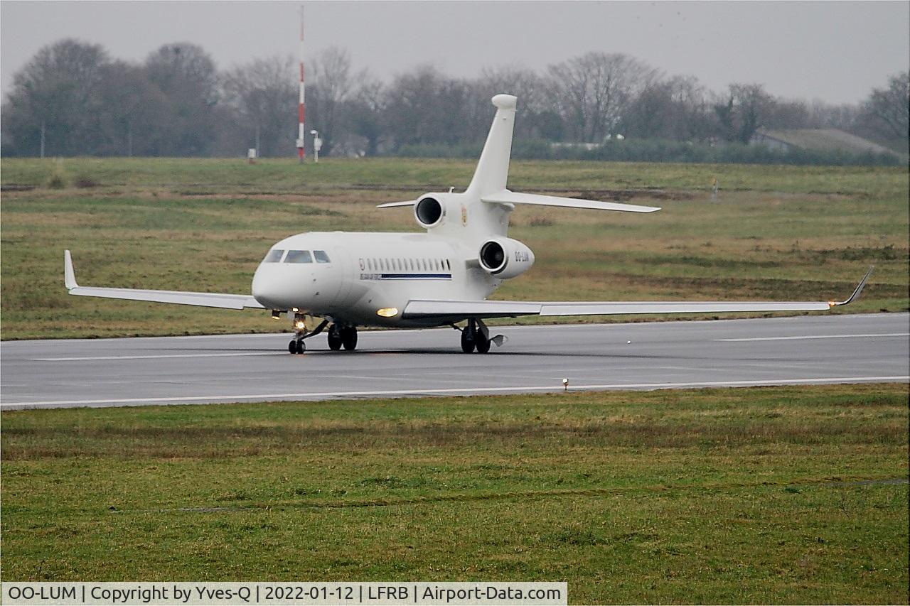 OO-LUM, 2007 Dassault Falcon 7X C/N 004, Dassault Falcon 7X, Taxiing rwy 07R, Brest-Bretagne airport (LFRB-BES)