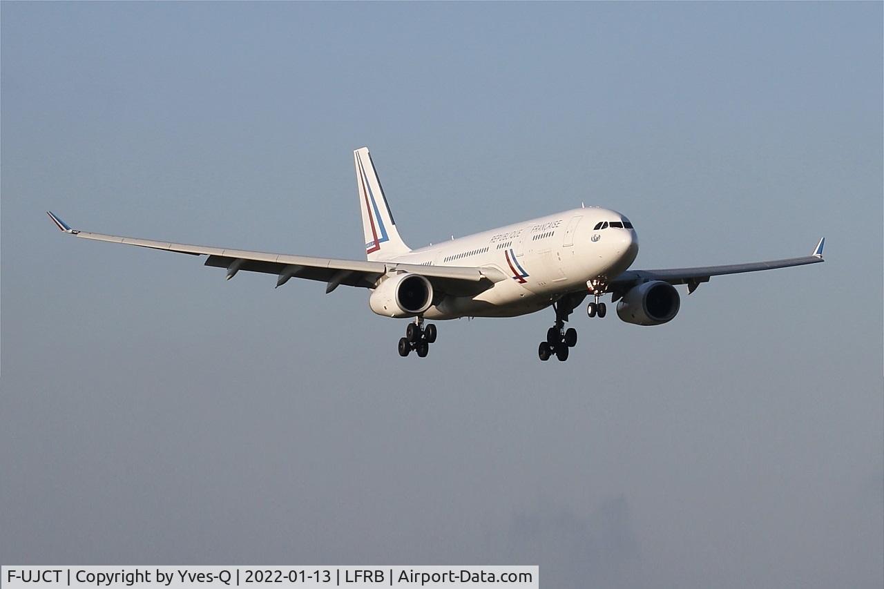 F-UJCT, 2015 Airbus A330-243 C/N 1657, Airbus A330-200, On final rwy 07R, Brest-Bretagne airport (LFRB-BES)