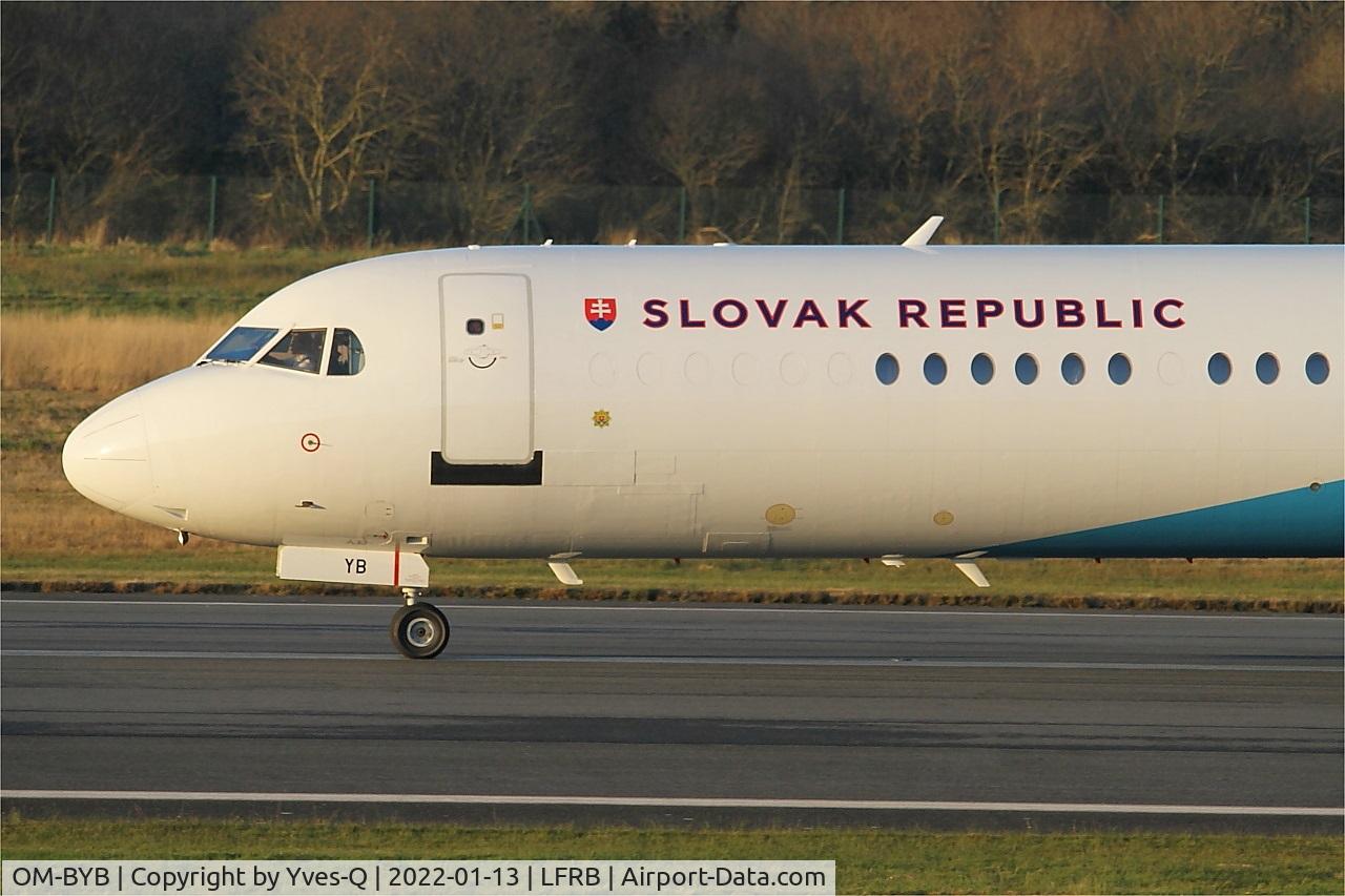 OM-BYB, 1992 Fokker 100 (F-28-0100) C/N 11403, Fokker 100, Taxiing rwy 07R, Brest-Bretagne airport (LFRB-BES)