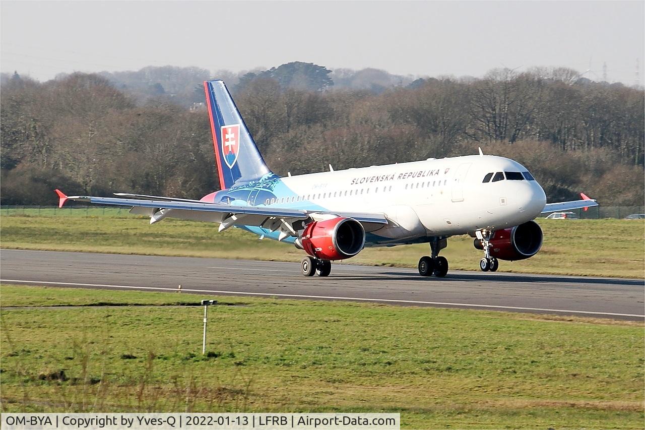 OM-BYA, 2005 Airbus A319-115 C/N 2550, Airbus A319-115,Landing rwy 07R, Brest-Bretagne airport (LFRB-BES)