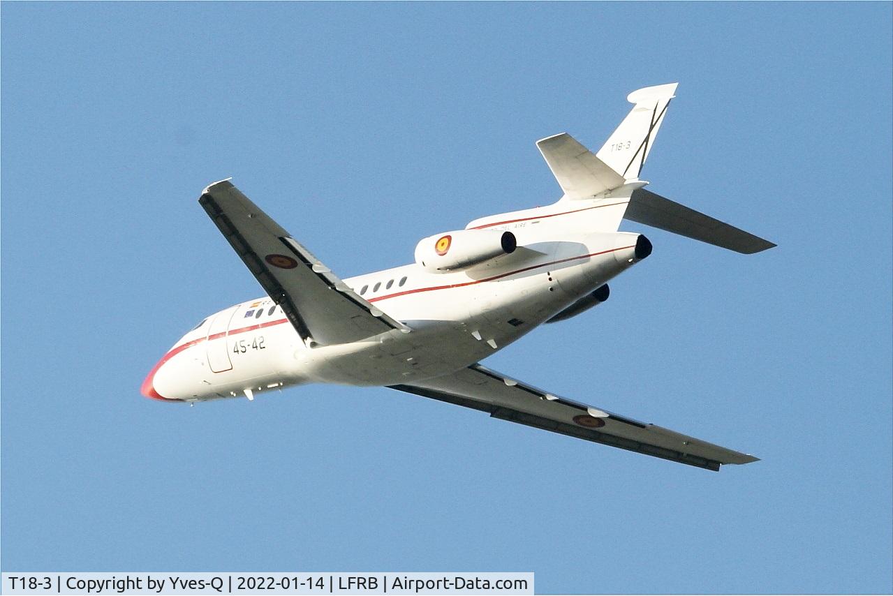 T18-3, 1989 Dassault Falcon 900B C/N 077, Dassault Falcon 900B, Climbing from rwy 25L, Brest-Bretagne airport (LFRB-BES)