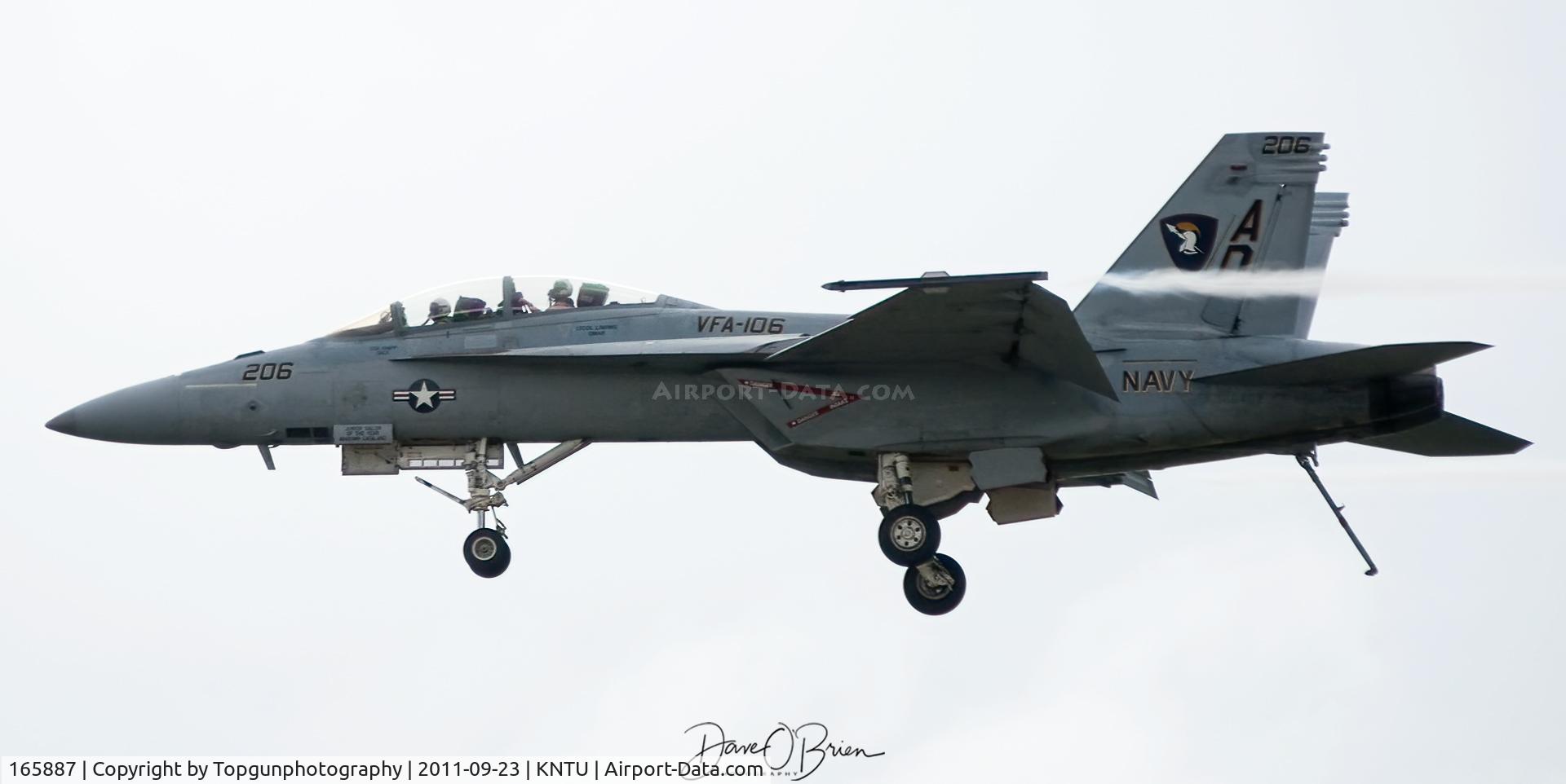165887, Boeing F/A-18F Super Hornet C/N F047, Super Hornet Demo dirty fly by