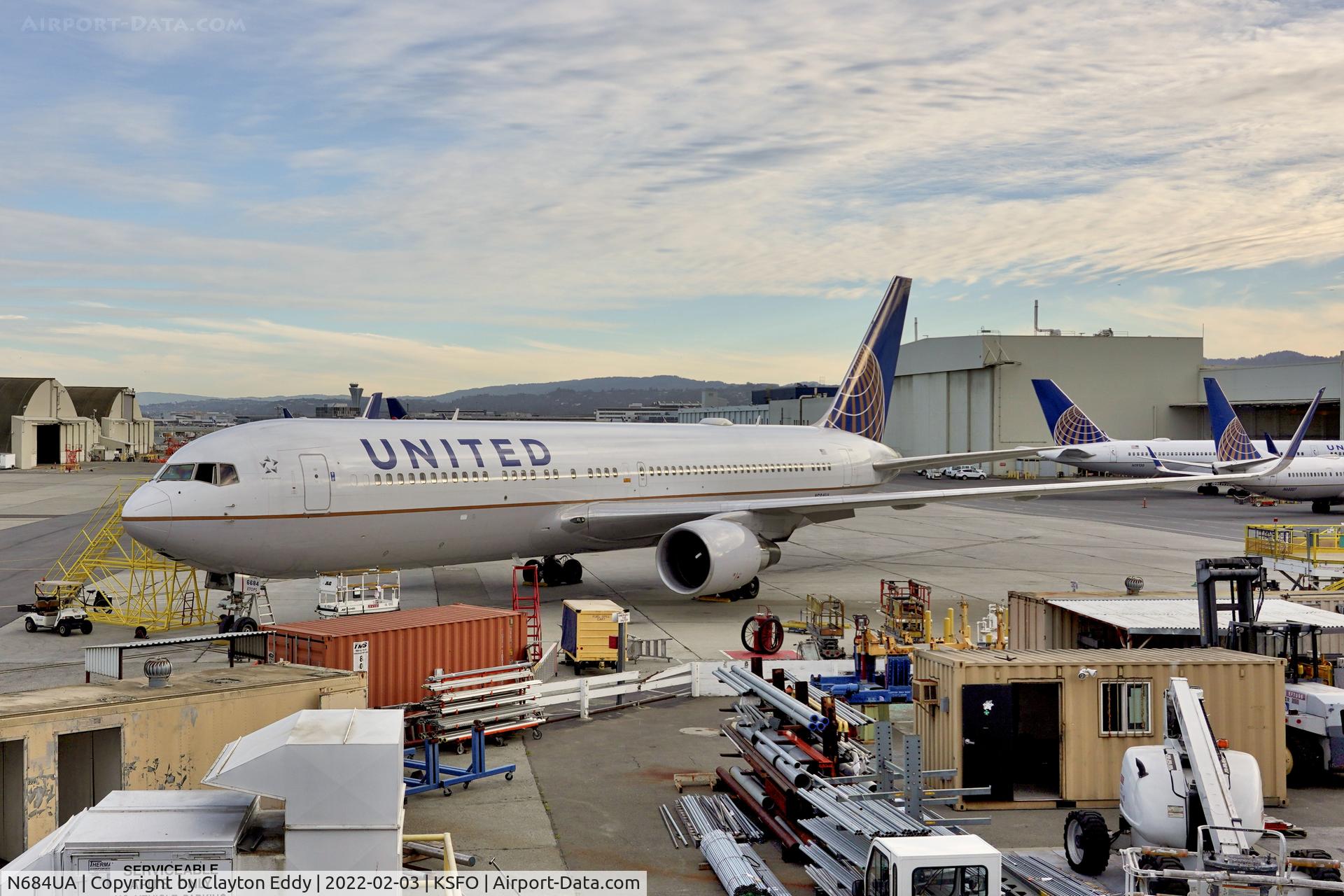 N684UA, 2002 Boeing 767-3CB/ER C/N 33466, SFO 2022.