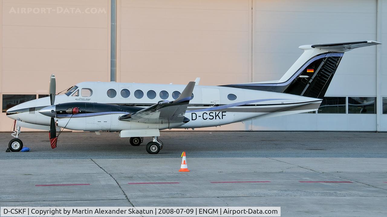 D-CSKF, 1999 Beech Super King Air 350 C/N FL-256, Parked at the apron at the day of delivery. Was to be registered LN-AWD.