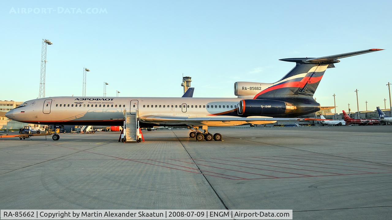 RA-85662, 1989 Tupolev Tu-154M C/N 89A816, Parked at the gate.