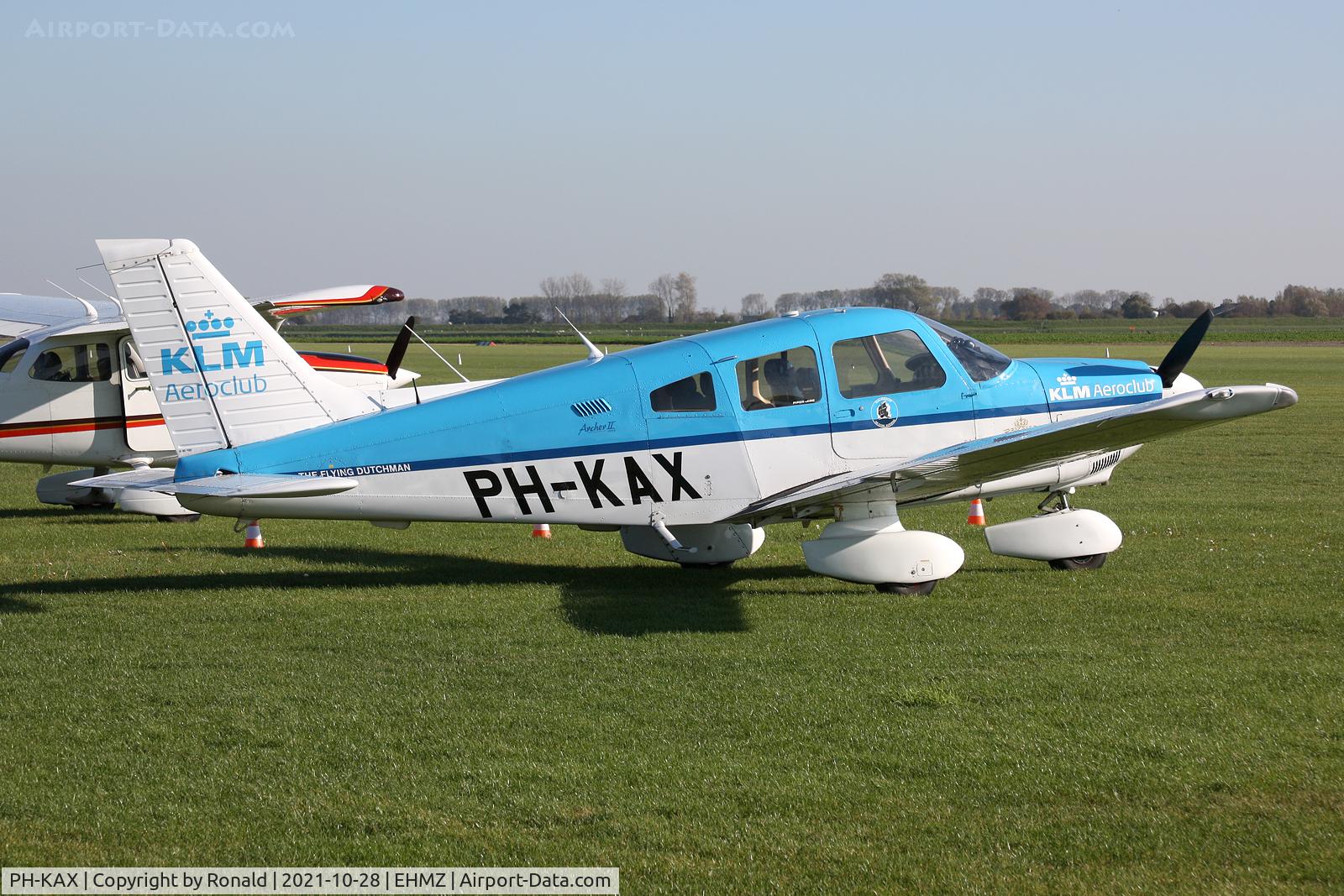 PH-KAX, 1986 Piper PA-28-181 Archer C/N 2890001, at ehmz