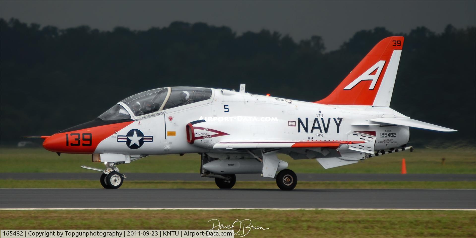 165482, Boeing T-45C Goshawk C/N C039, sneaking in just before the storm