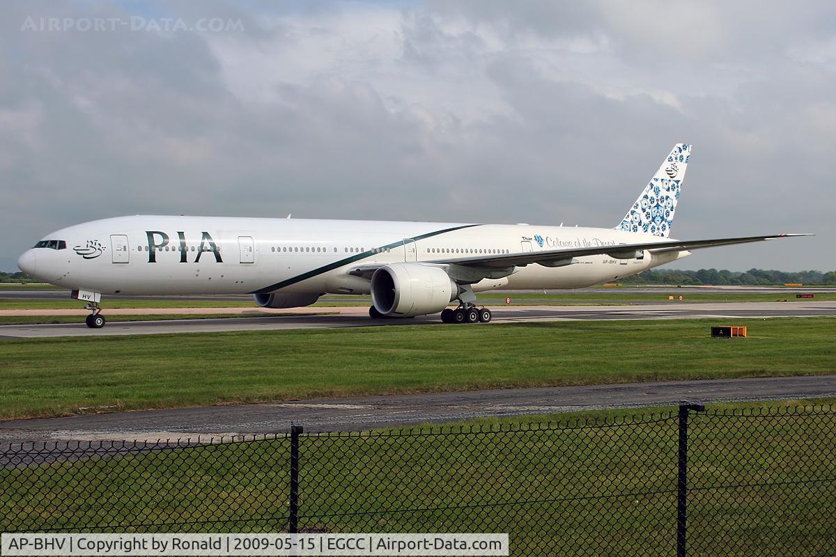 AP-BHV, 2006 Boeing 777-340/ER C/N 33778, at man
