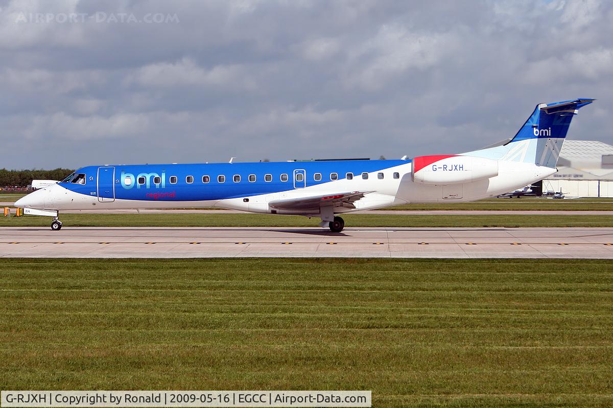 G-RJXH, 2001 Embraer EMB-145EP (ERJ-145EP) C/N 145442, at man