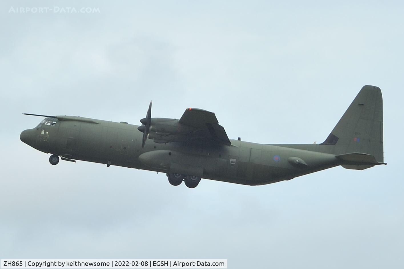 ZH865, 1996 Lockheed Martin C-130J-30 Hercules C.4 C/N 382-5408, One of several low passes.