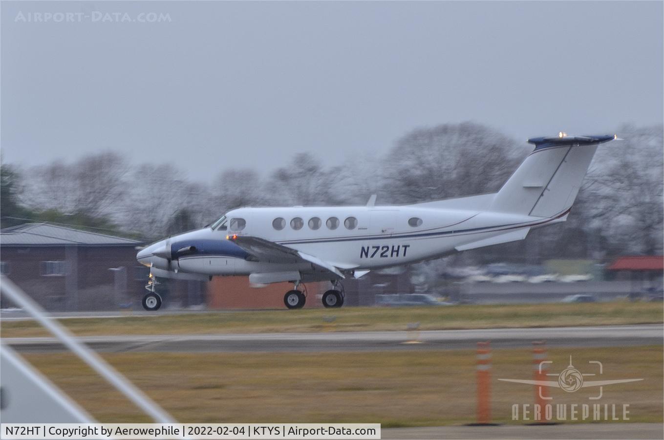 N72HT, 1984 Beech 200 C/N BB-1153, Landing at McGhee Tyson Airport.