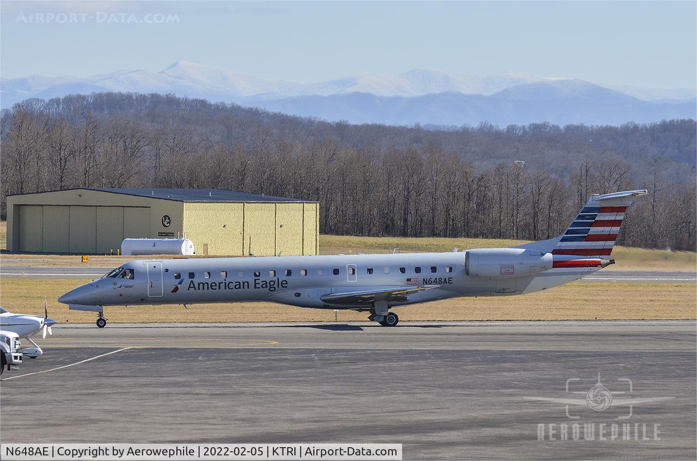 N648AE, 2000 Embraer ERJ-145LR (EMB-145LR) C/N 145225, Taxing out for take off from Tri-Cities Airport.