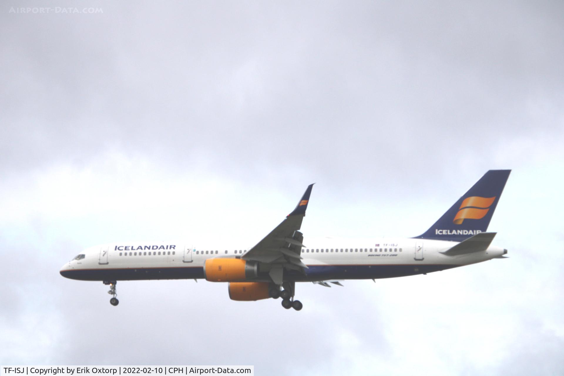 TF-ISJ, 1999 Boeing 757-256 C/N 26249, TF-ISJ landing rw 22L