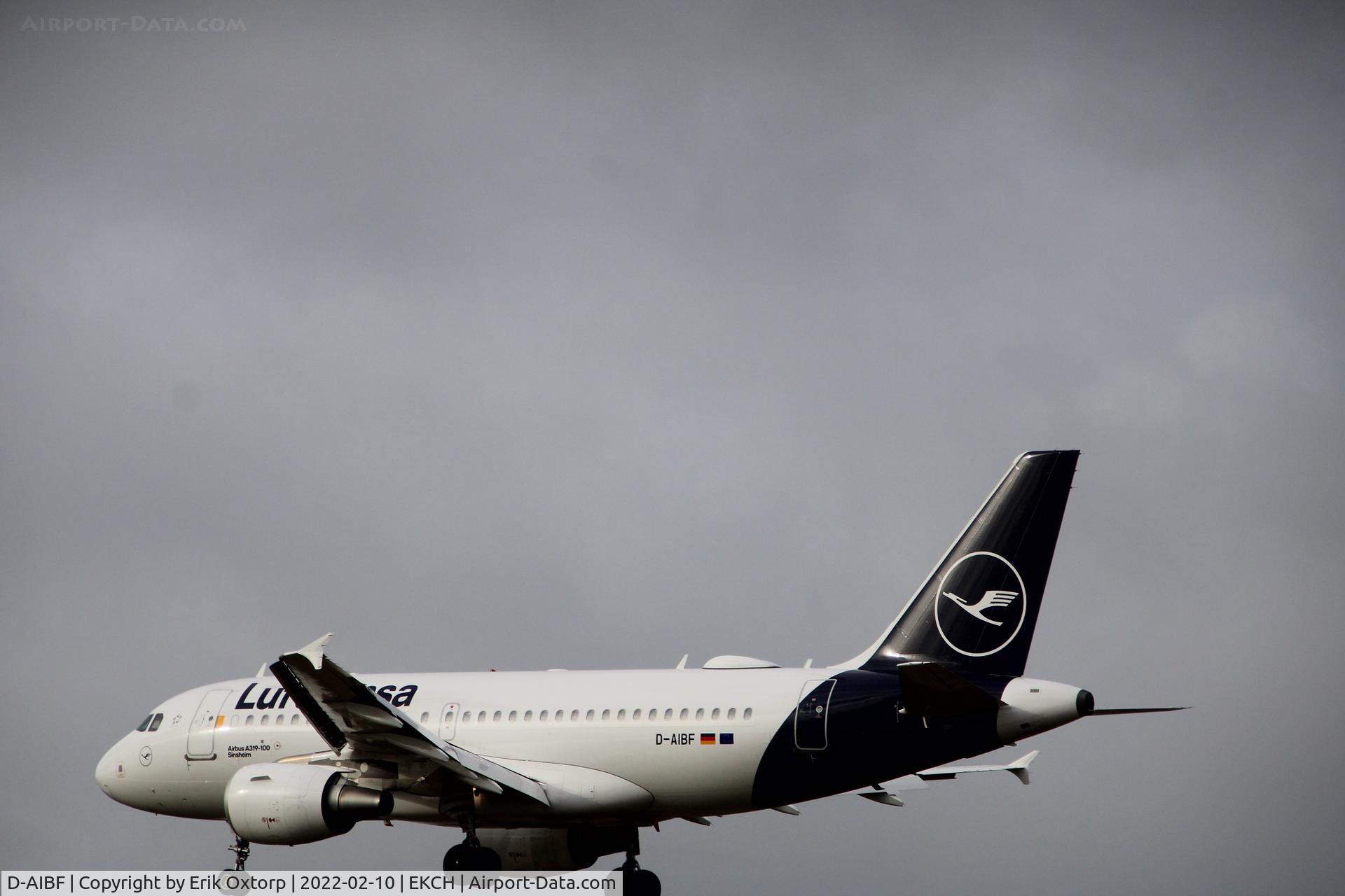 D-AIBF, 2011 Airbus A319-112 C/N 4796, D-AIBF landing rw 22L