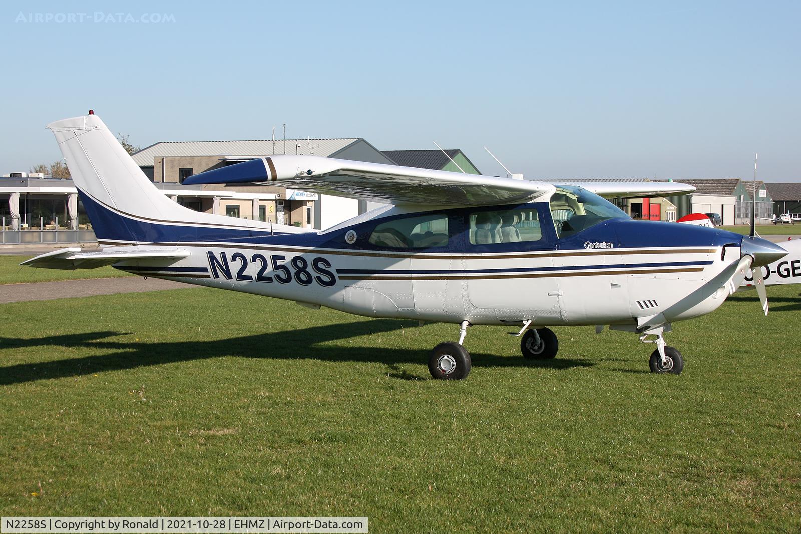N2258S, 1976 Cessna 210L Centurion C/N 21061202, at ehmz