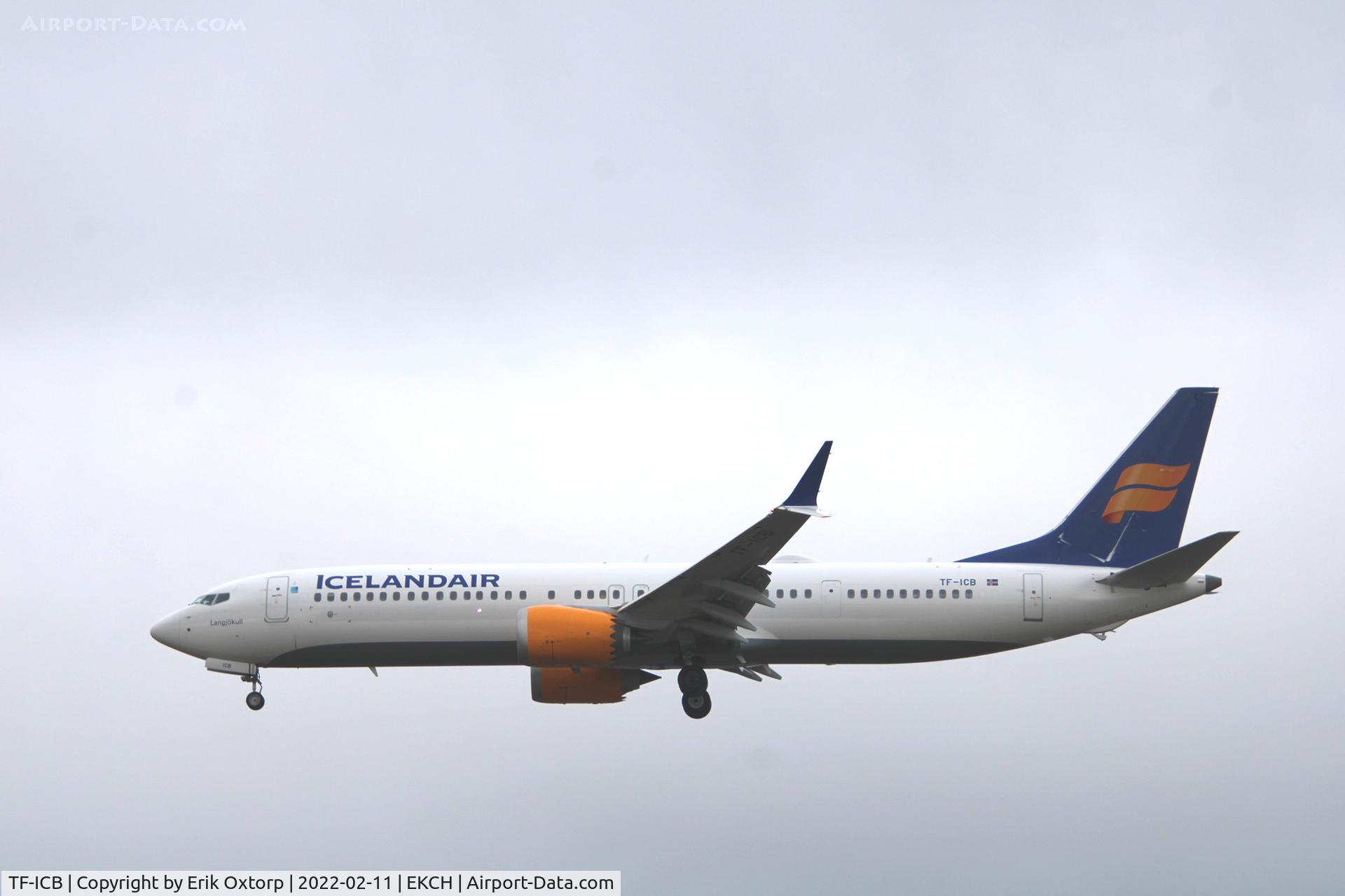 TF-ICB, 2019 Boeing 737-9 MAX C/N 44568, TF-ICB landing rw 22L