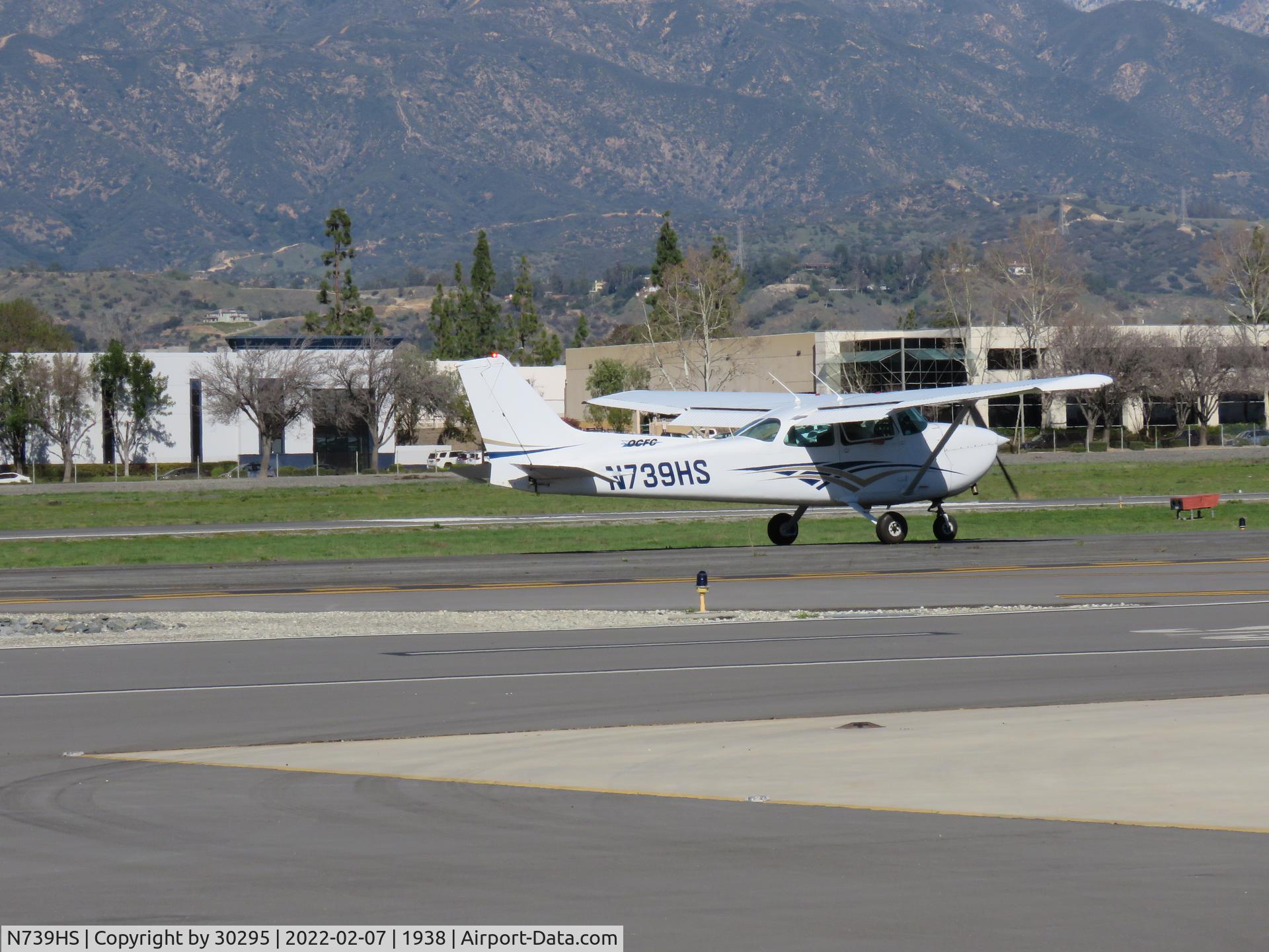 N739HS, 1978 Cessna 172N C/N 17270561, Taxiing