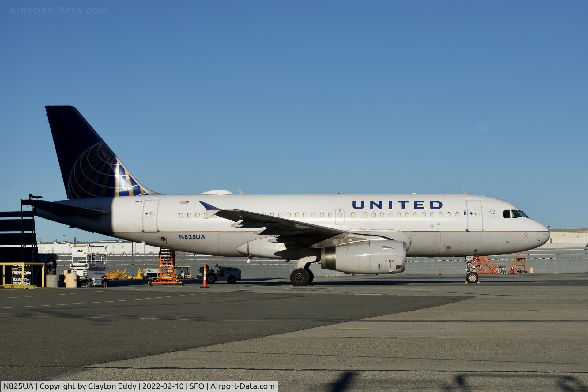 N825UA, 1999 Airbus A319-131 C/N 980, SFO2022.