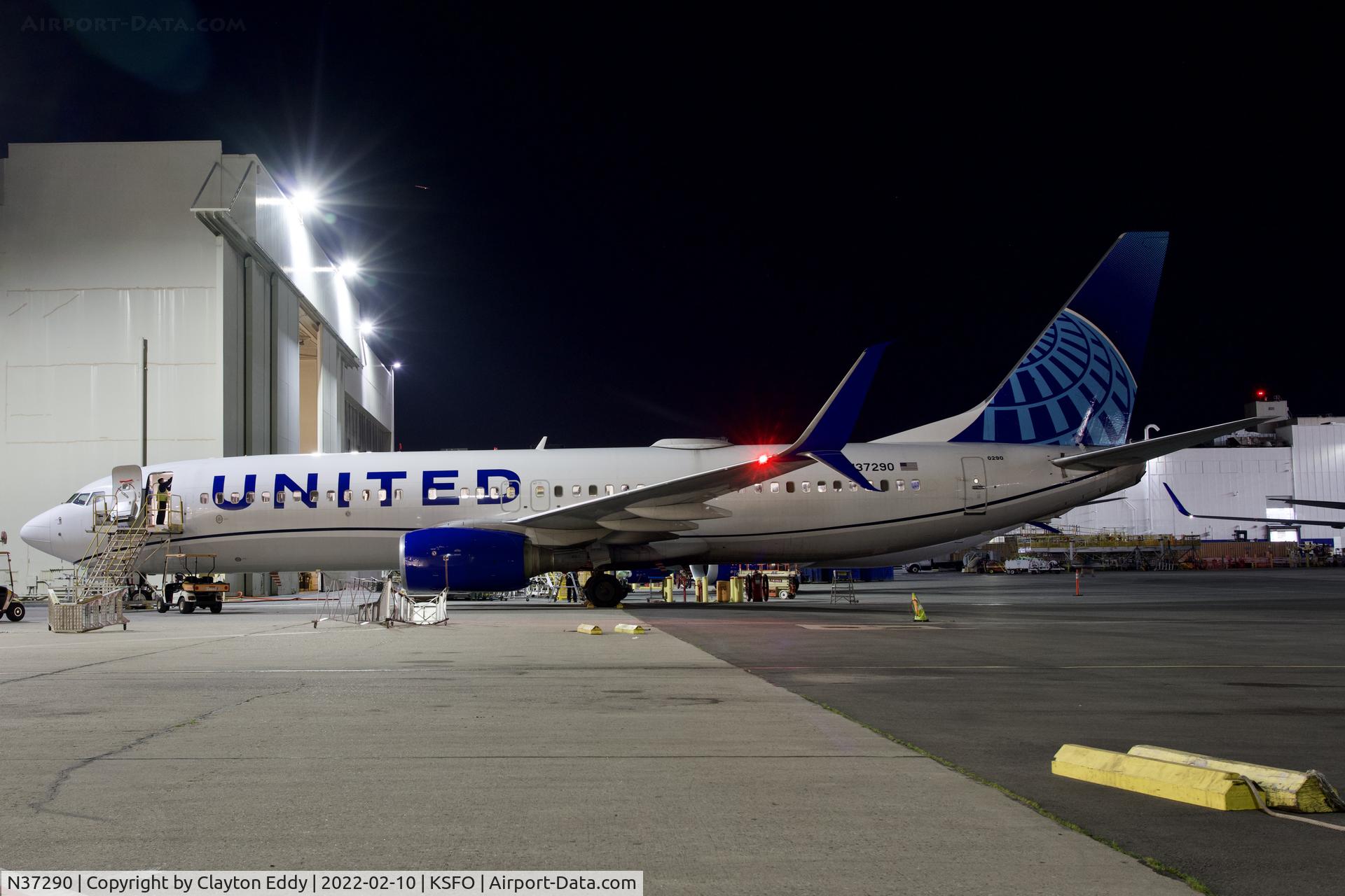 N37290, 2004 Boeing 737-824 C/N 31601, SFO 2022.