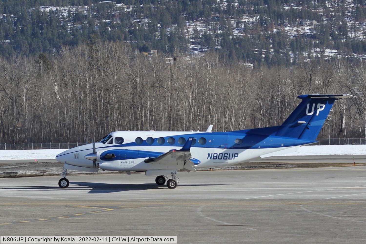 N806UP, 2013 Beechcraft 350i King Air (B300) C/N FL-889, Nice livery, arrival from Mammoth Lake, CA.