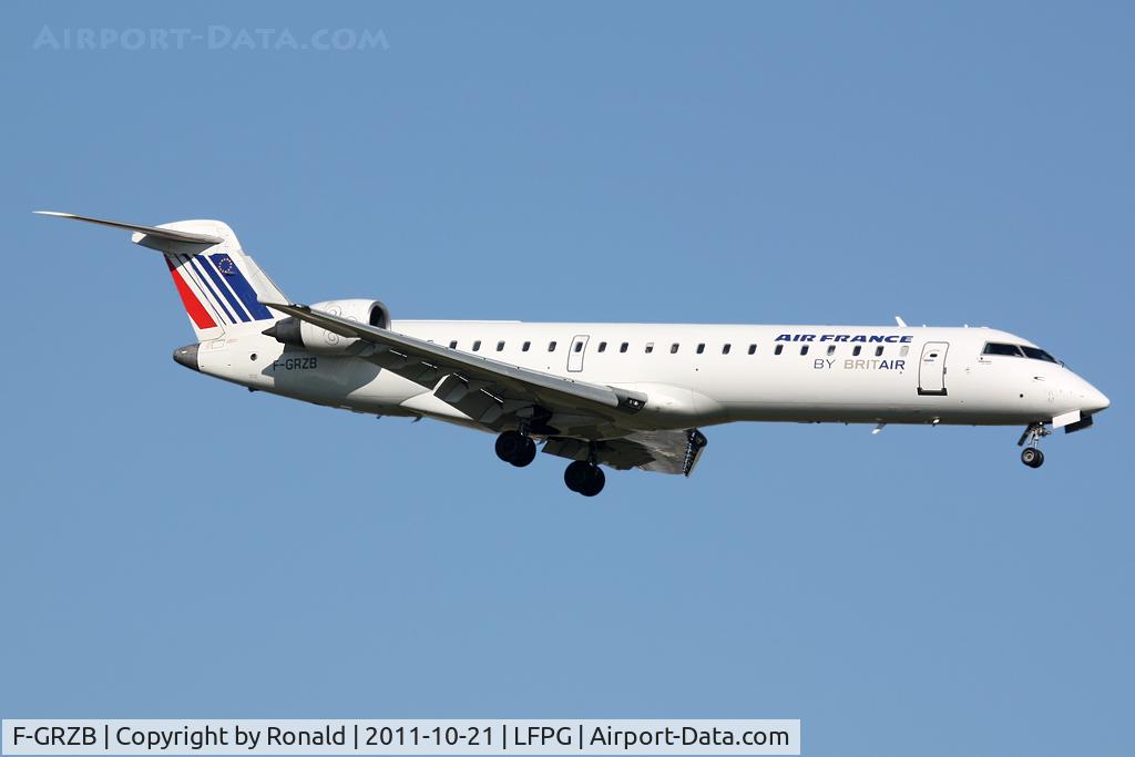 F-GRZB, Canadair CRJ-702 (CL-600-2C10) Regional Jet C/N 10007, at cdg