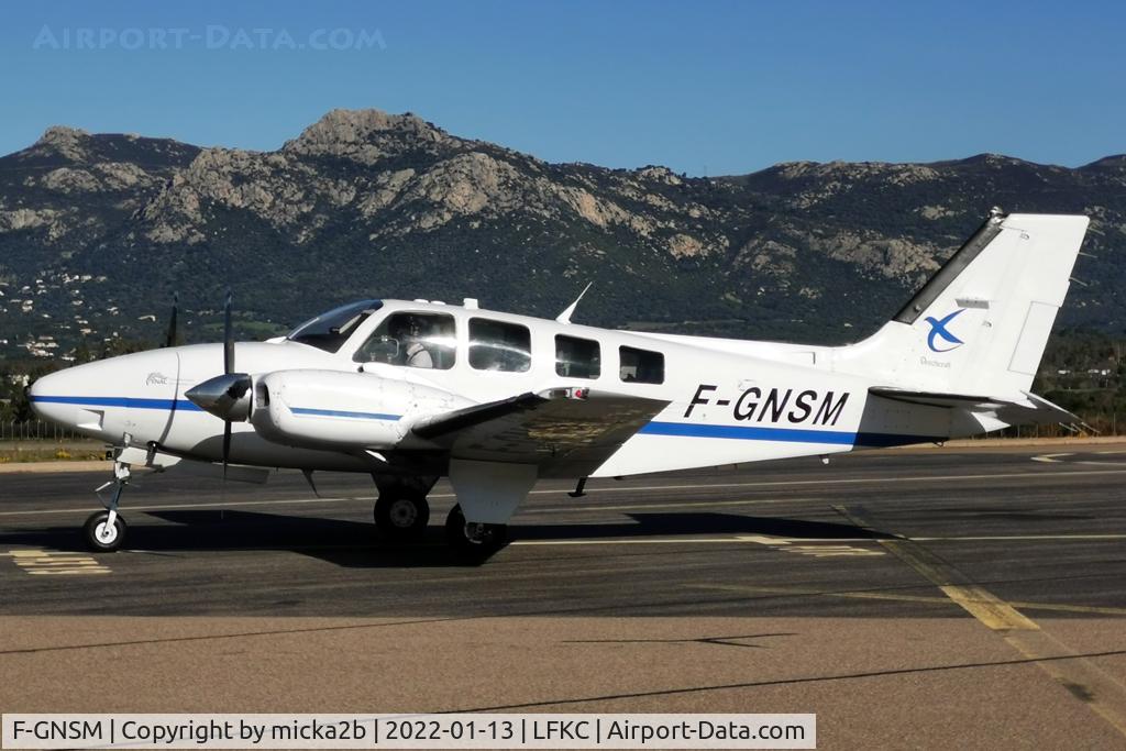 F-GNSM, Beech 58 Baron C/N TH-2033, Parked
