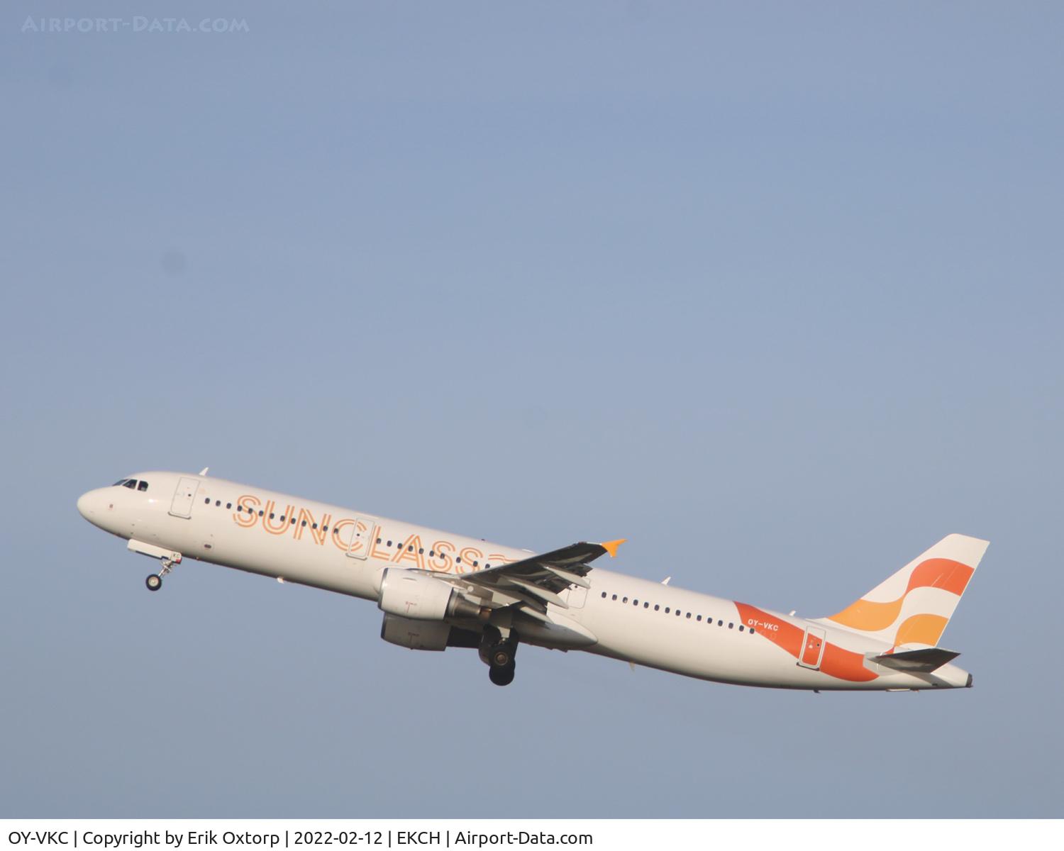 OY-VKC, 2003 Airbus A321-211 C/N 1932, OY-VKC taking off rw 12R