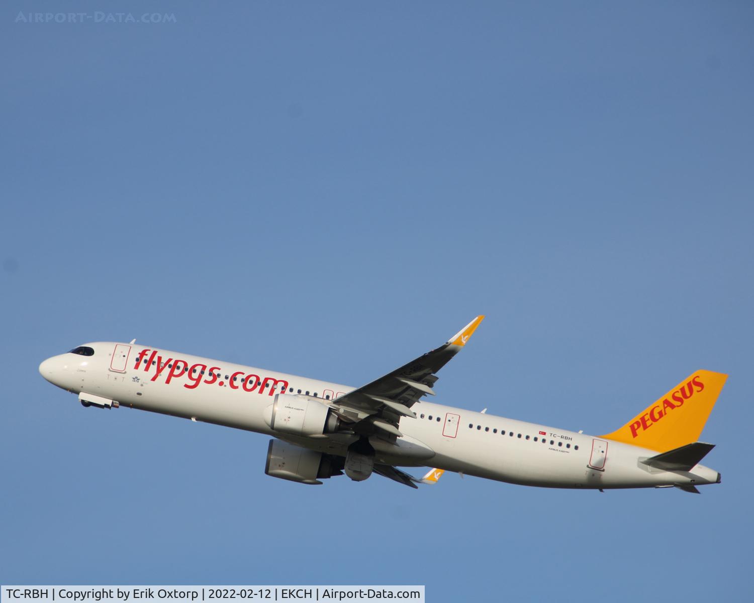 TC-RBH, 2021 Airbus A321-251NX C/N 10523, TC-RBH taking off rw 22R