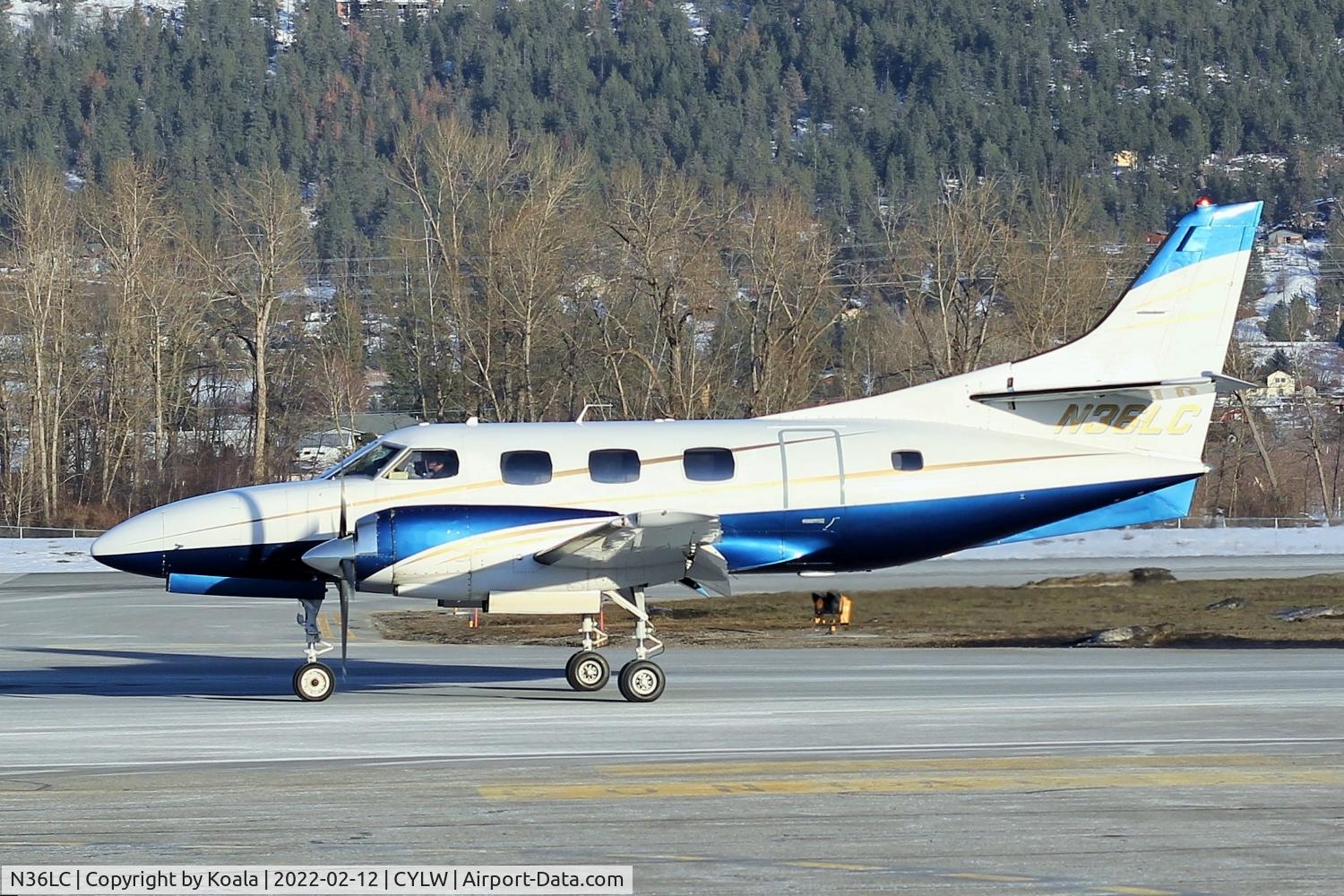 N36LC, 1980 Swearingen SA226-T(B) Merlin IIIB C/N T-387, Arrival from Denver Centennial in beautiful afternoon sun.